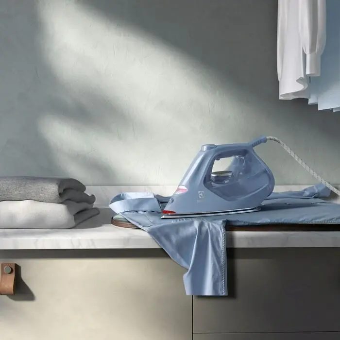 Żelazko Electrolux E7SI1-8DB  230g/min