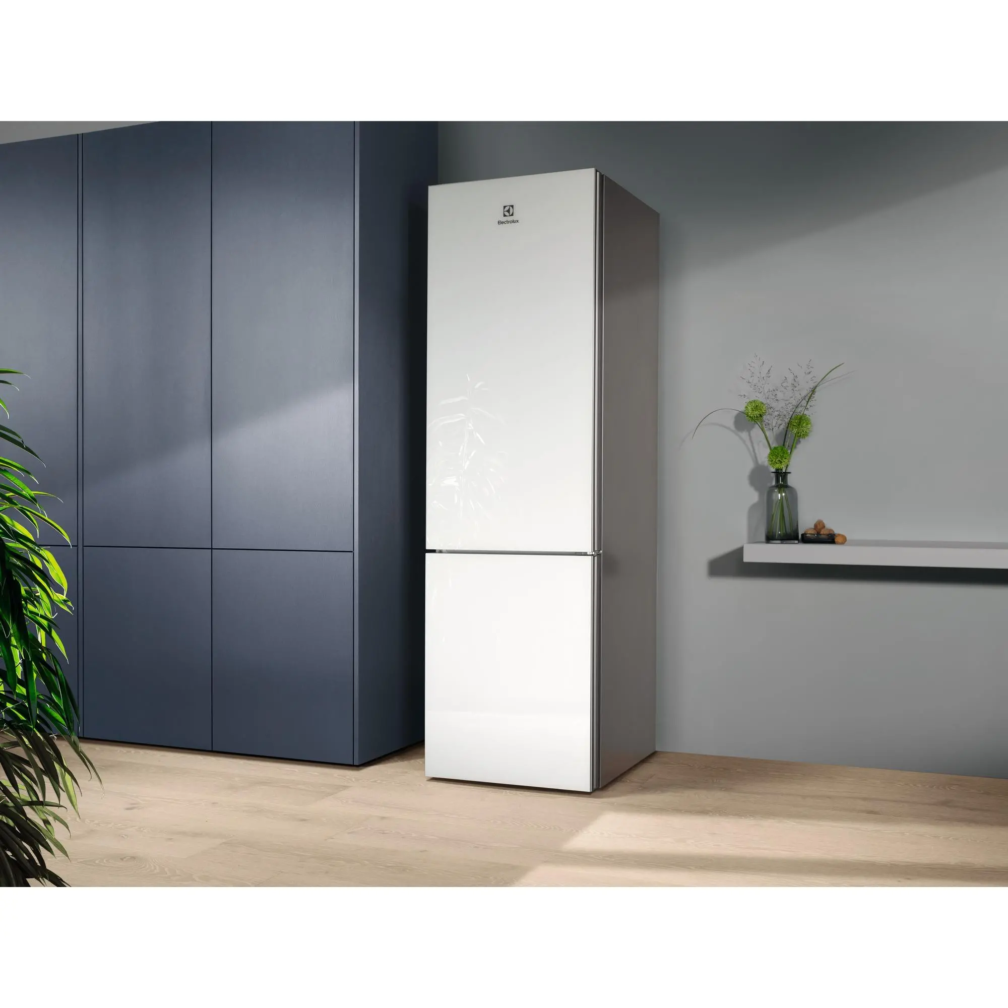 Lodówka Electrolux 800 LNT7ME36G2 Inteligentny No Frost 201cm Komora świeżości Białe szkło