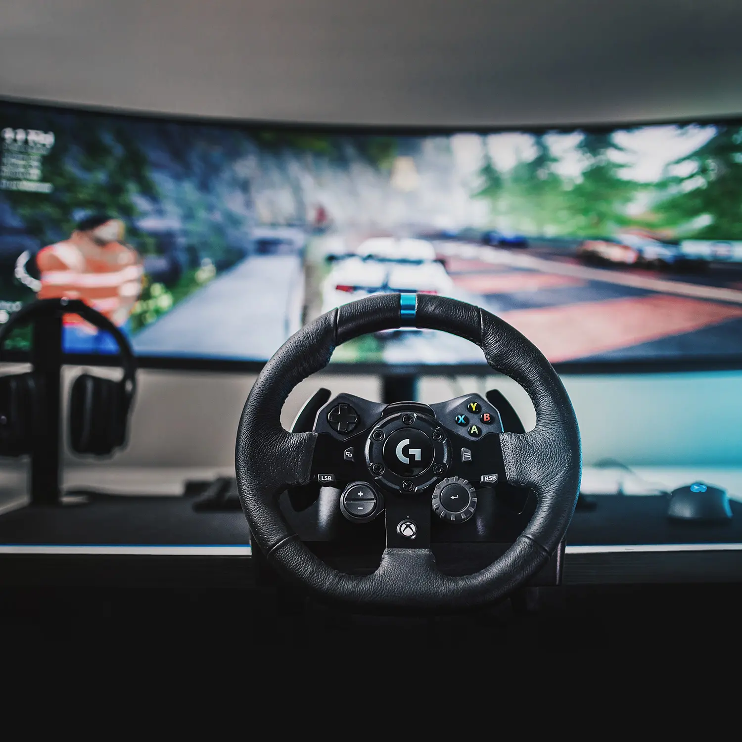 Kierownica Logitech G923 z pedałami do Xbox Series X/S, Xbox One, PC Force Feedback + skrzynia biegów Driving Force Shifter