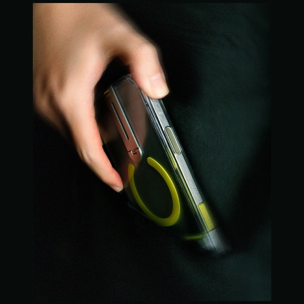Etui Skinarma Helix Magnetic Charging 360 Rotating Stand do iPhone 16 Pro Przezroczysty
