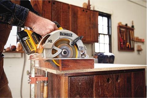 DeWalt DCS570N-XJ (bez akumulatora i ładowarki)