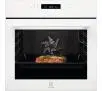 Piekarnik elektryczny Electrolux 700 SenseCook EOE7C31V Termoobieg Termosonda Biały