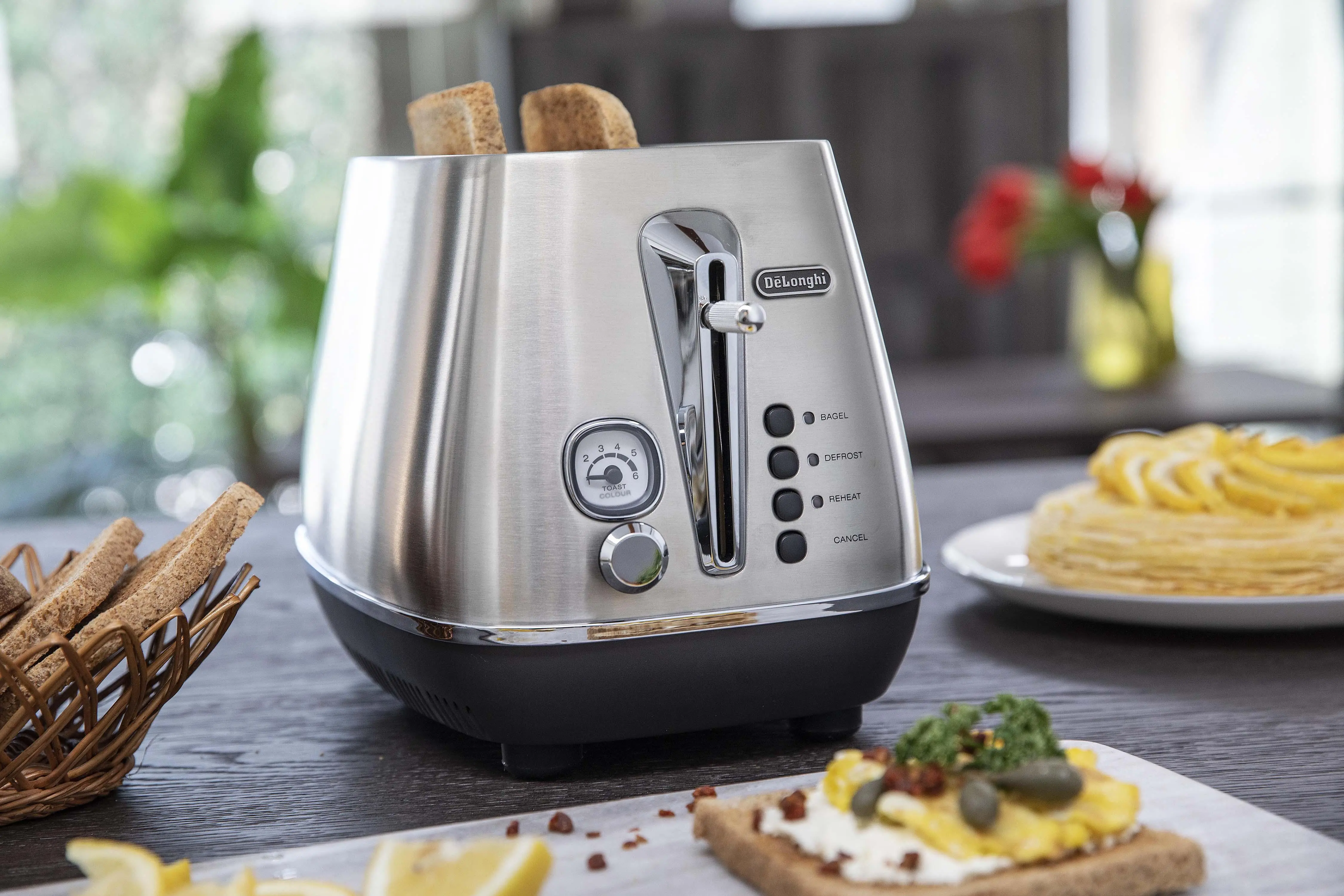 Toster DeLonghi Distinta CTI2103.M Ruszt do bułek Rozmrażanie 900W