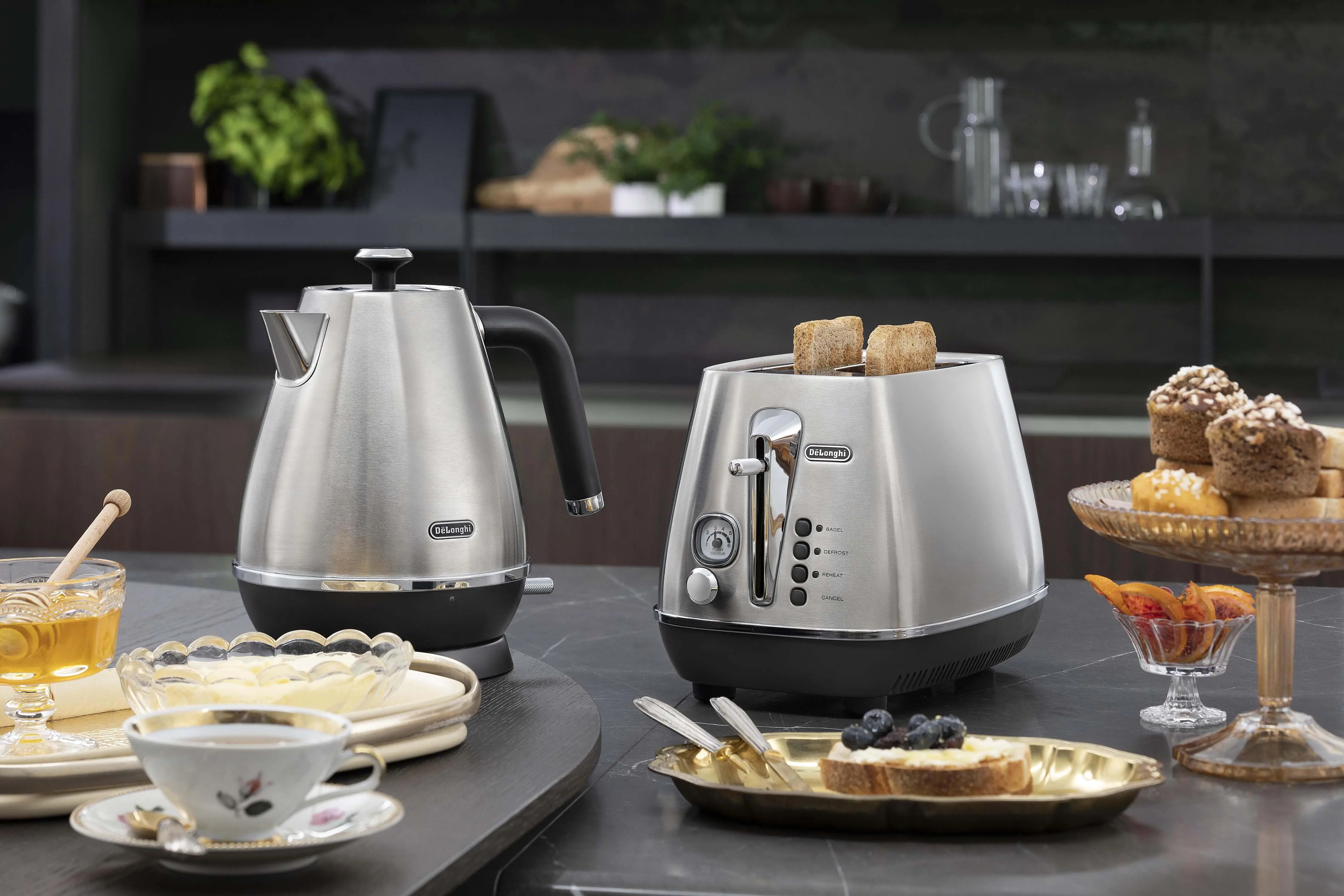 Toster DeLonghi Distinta CTI2103.M Ruszt do bułek Rozmrażanie 900W