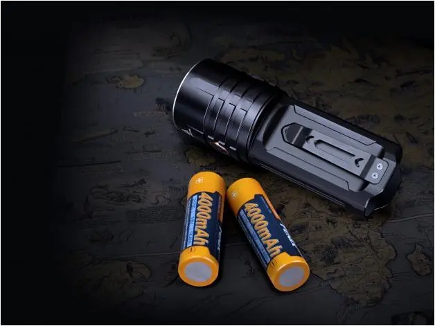 Latarka Fenix LR35R