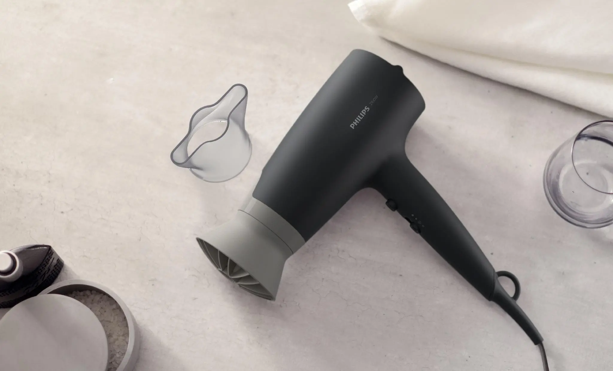 Suszarka do włosów Philips Seria 3000 ThermoProtect BHD351/10 Jonizacja Zimny nawiew 2100W 2 prędkości 3 temperatury