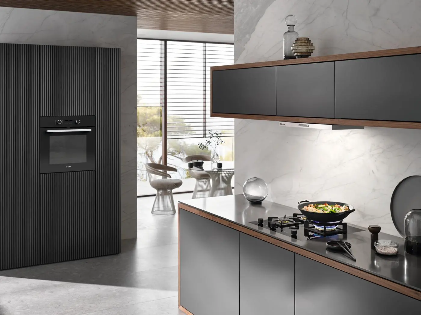 Piekarnik elektryczny Miele BlackLine H 2766 BP Termoobieg AirFry Zdalne sterowanie Czarny