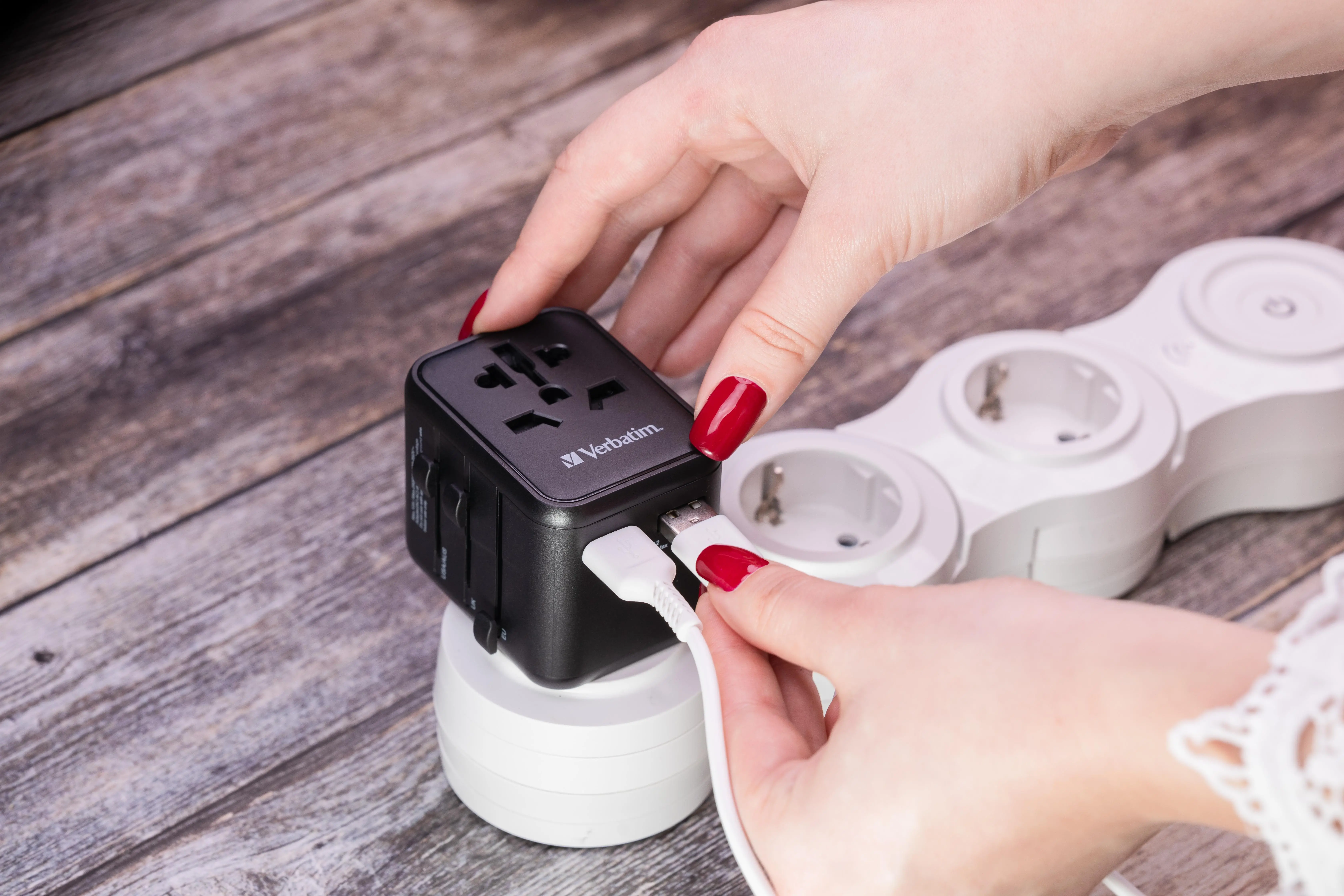 Adapter podróżny Verbatim UTA-01 World to World USB-A