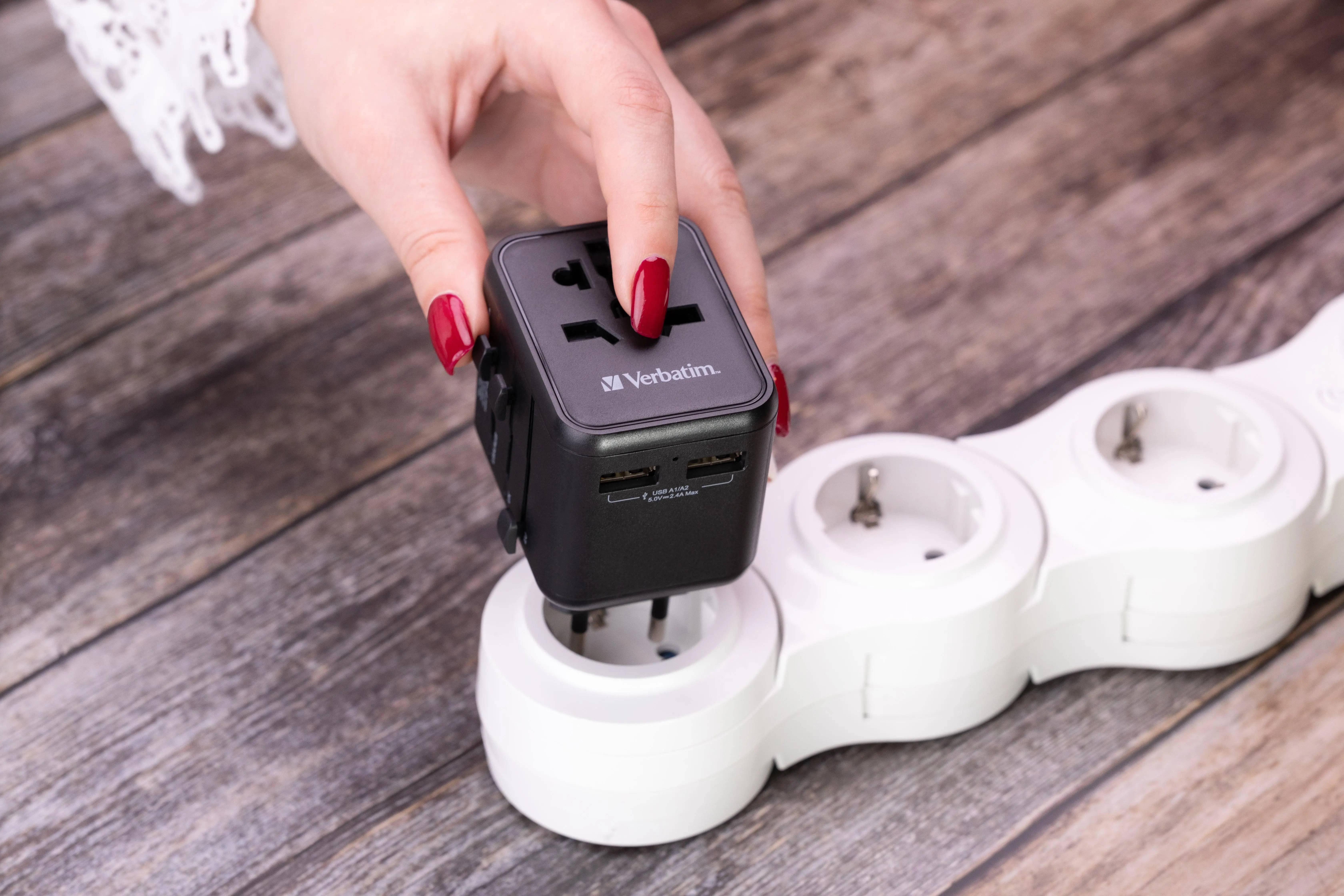 Adapter podróżny Verbatim UTA-01 World to World USB-A