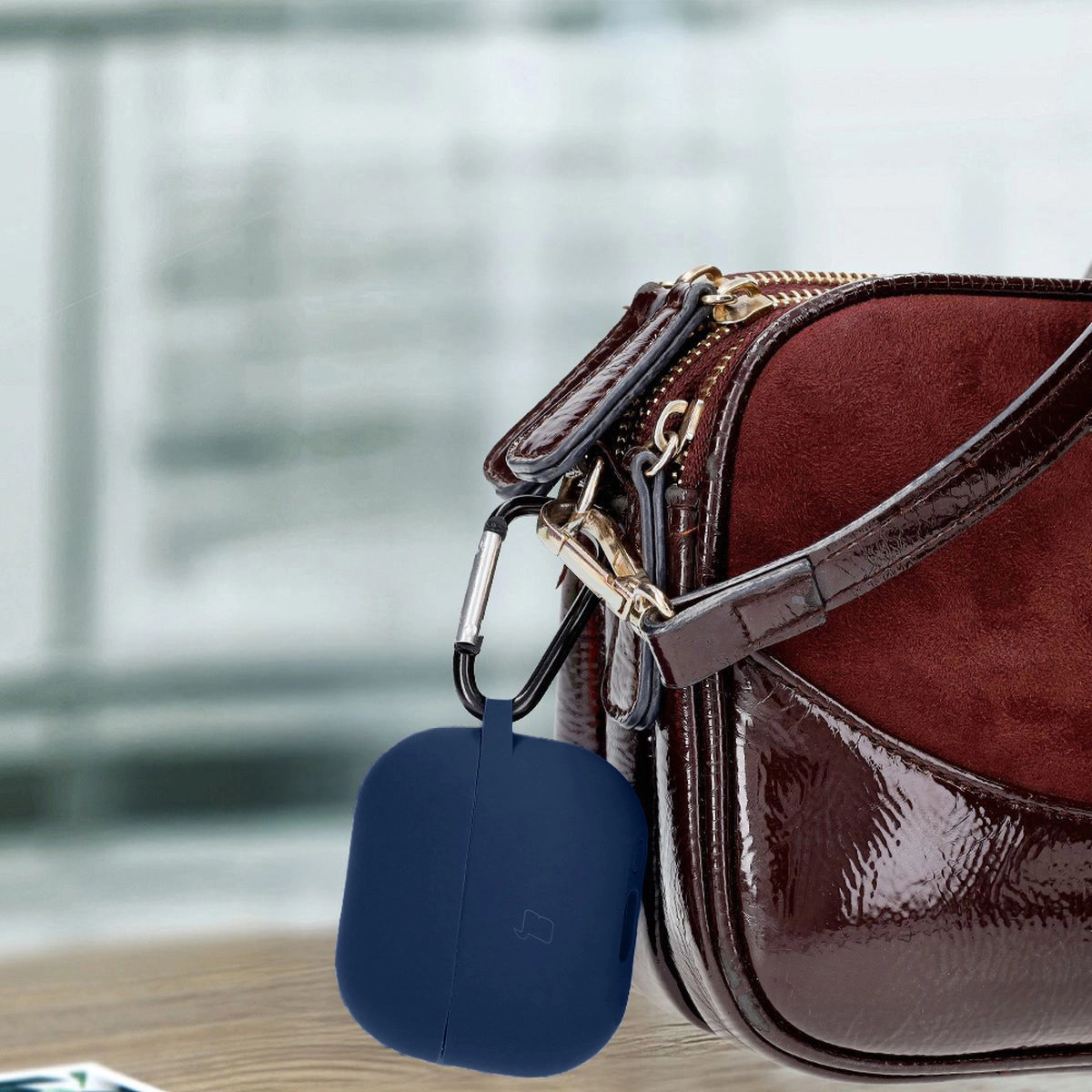 Etui na słuchawki Bizon Silikonowe z karabińczykiem do Samsung Galaxy Buds 3/3 Pro Ciemnoniebieski