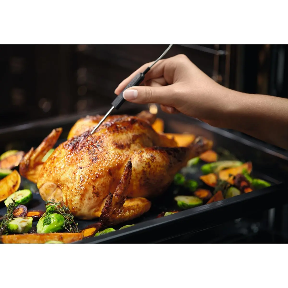 Piekarnik elektryczny Electrolux 700 SenseCook EOE7P31X Termoobieg Termosonda Czarno-stalowy