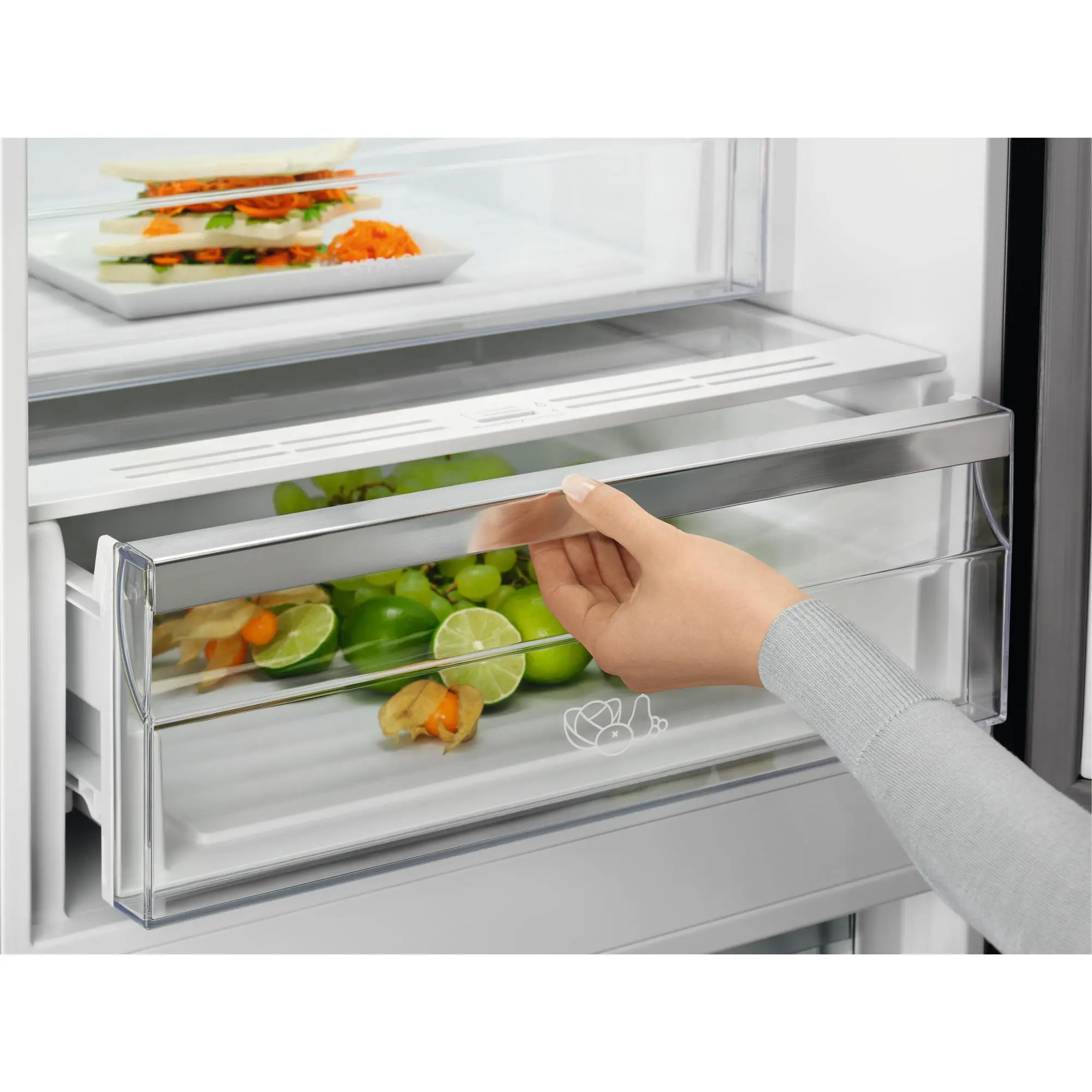 Lodówka Electrolux 600 LNC7ME32X3 Inteligentny No Frost 186cm Szuflada z kontrolą wilgotności Stalowy