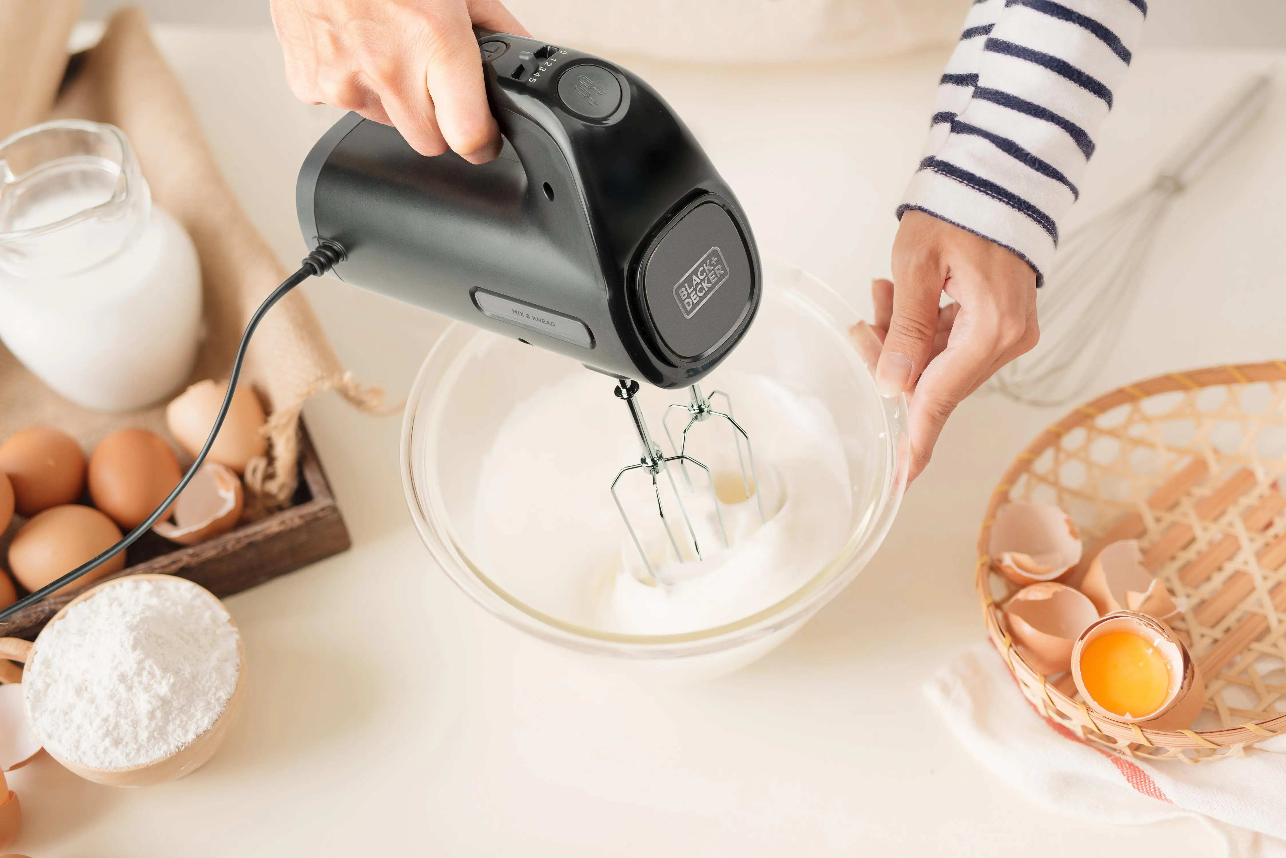 Mikser ręczny Black&Decker BXMX300E 300W