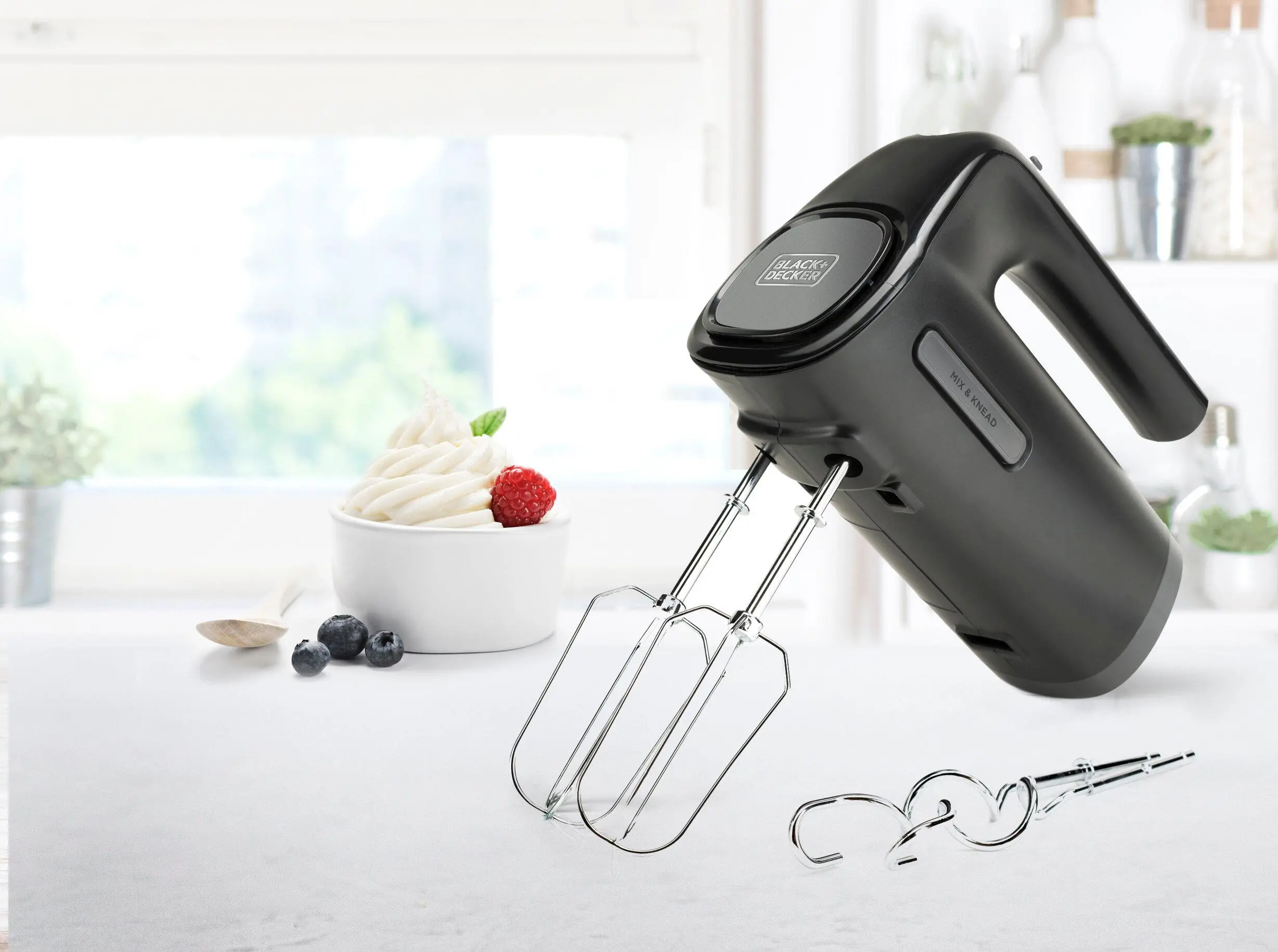 Mikser ręczny Black&Decker BXMX300E 300W