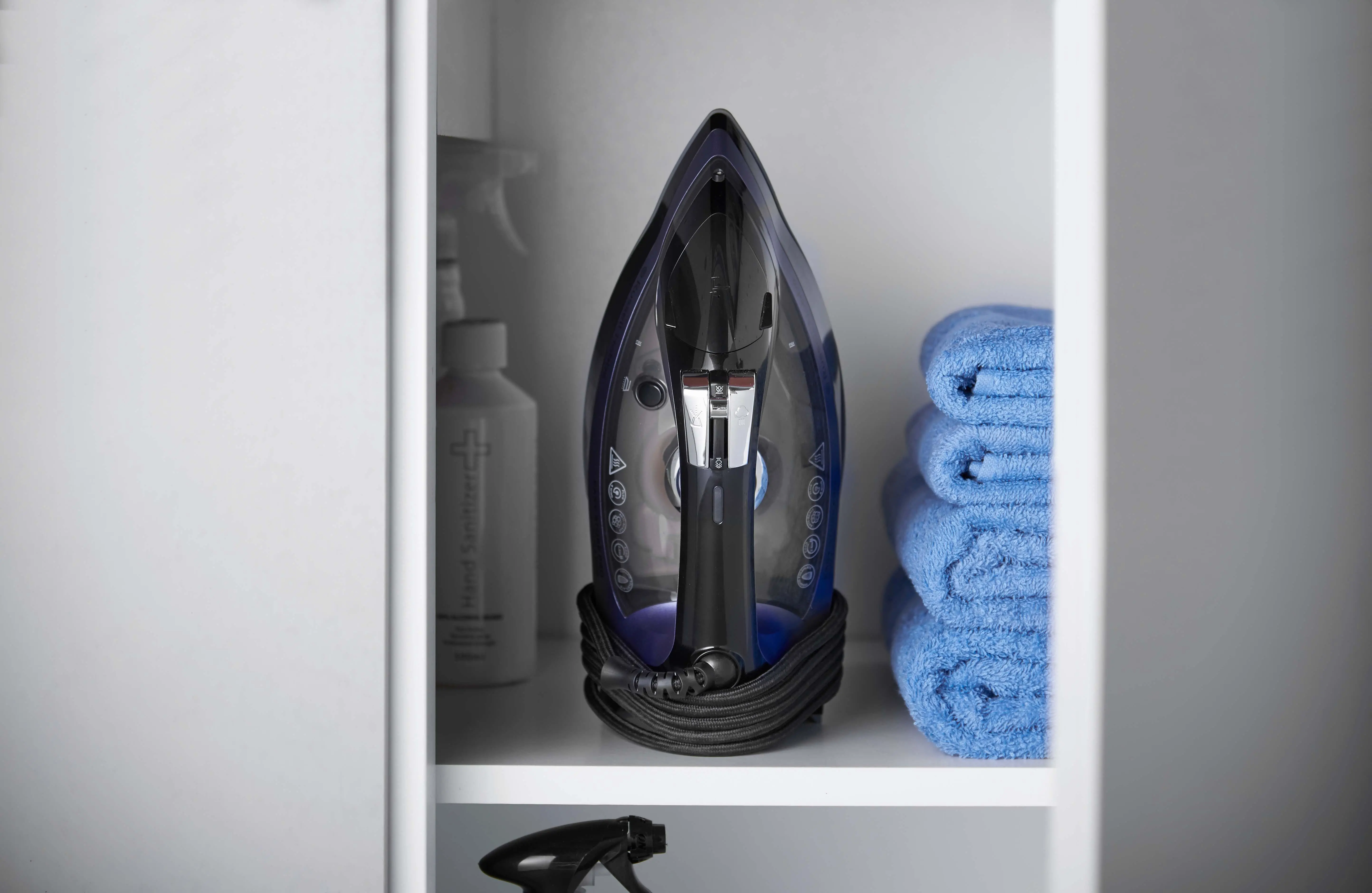 Żelazko Russell Hobbs Easy Store Pro Plug & Wind 26731-56 Ceramic 200g/min