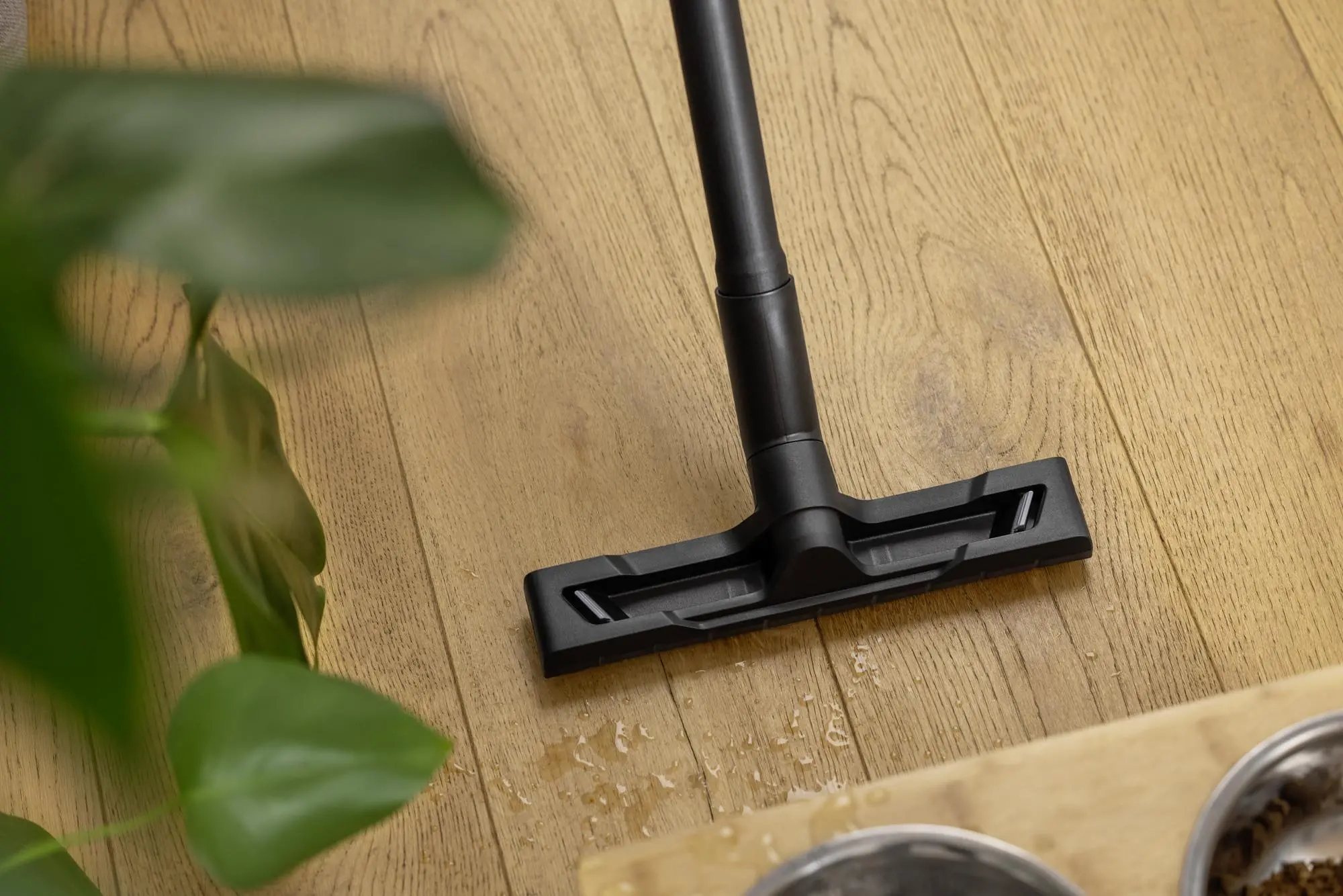 Odkurzacz Karcher SE 4 Plus 1.081-170.0 1000W Ssawka podłogowa do odkurzania na mokro i sucho Ssawka podłogowa z nasadką do twardy