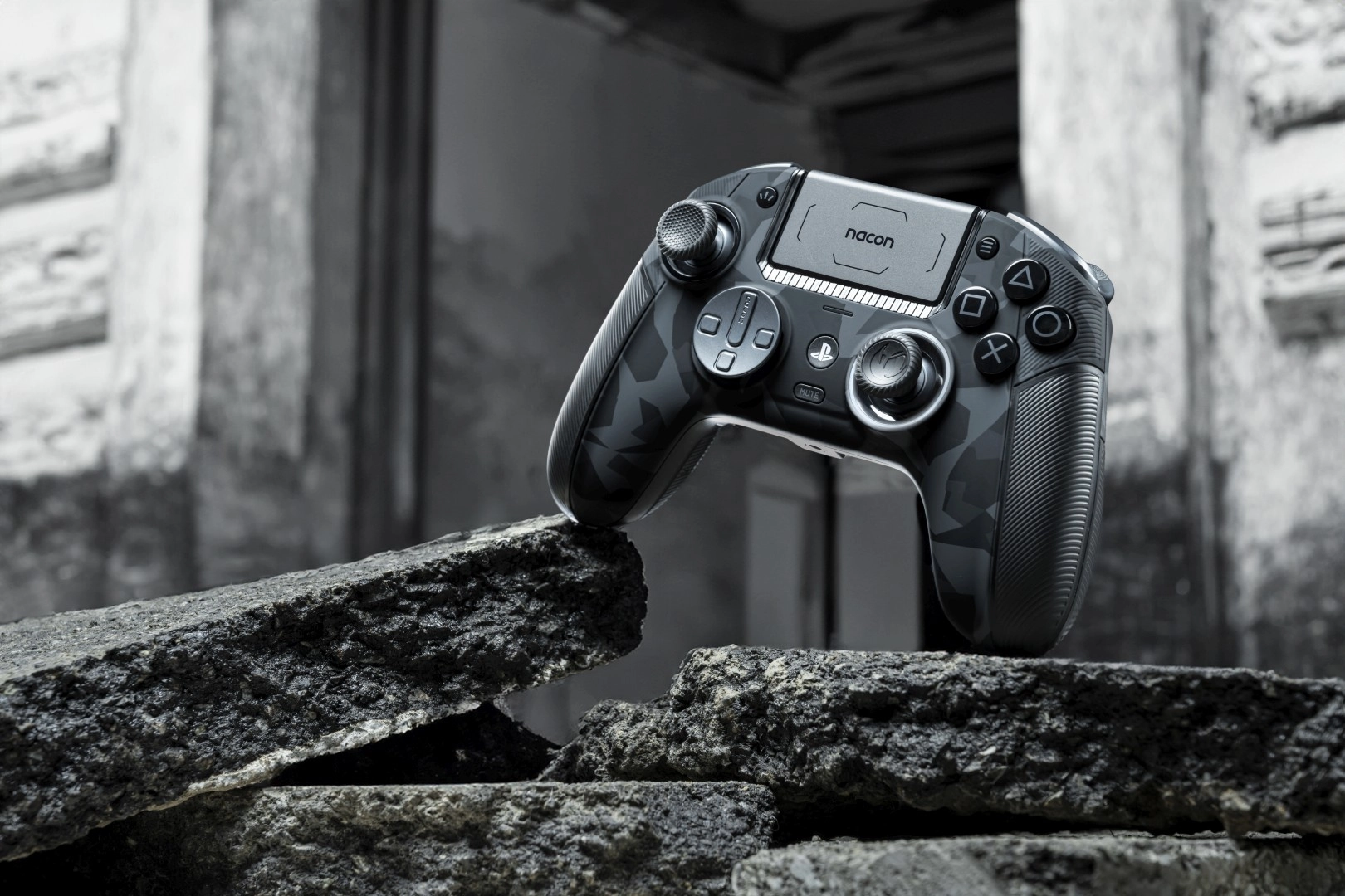 Pad Nacon Revolution 5 Pro do PS5, PS4, PC Bezprzewodowy/Przewodowy Urban Camo