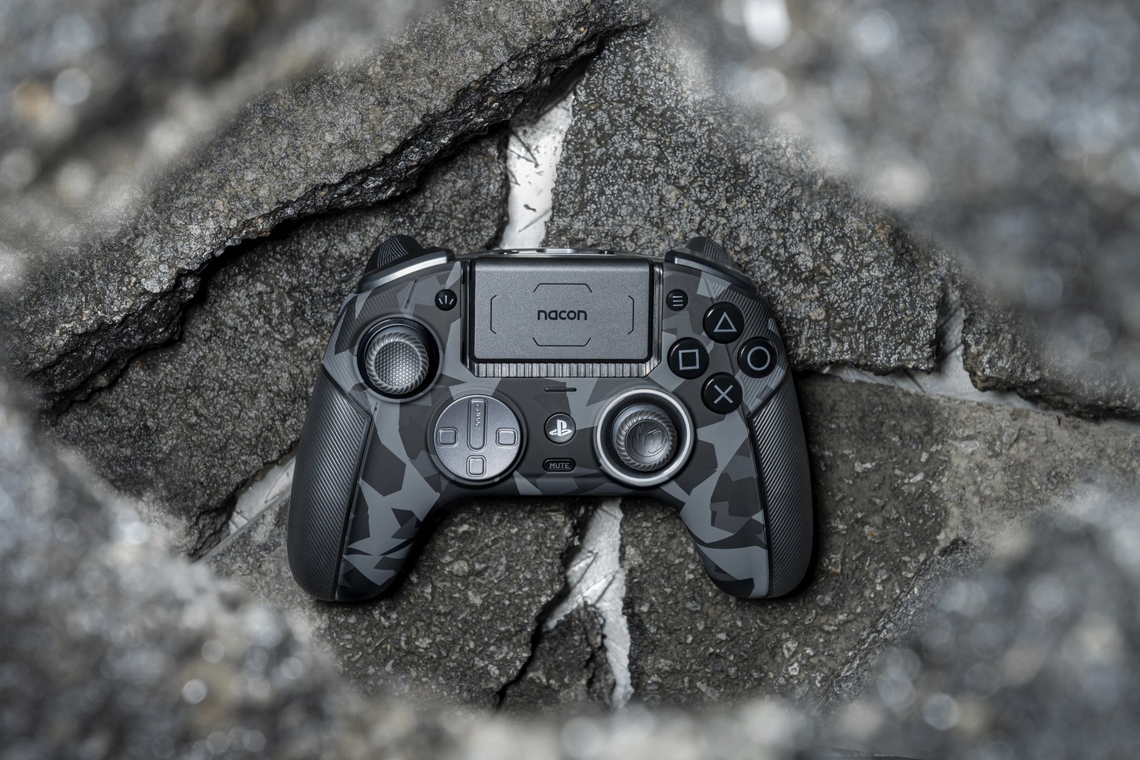 Pad Nacon Revolution 5 Pro do PS5, PS4, PC Bezprzewodowy/Przewodowy Urban Camo