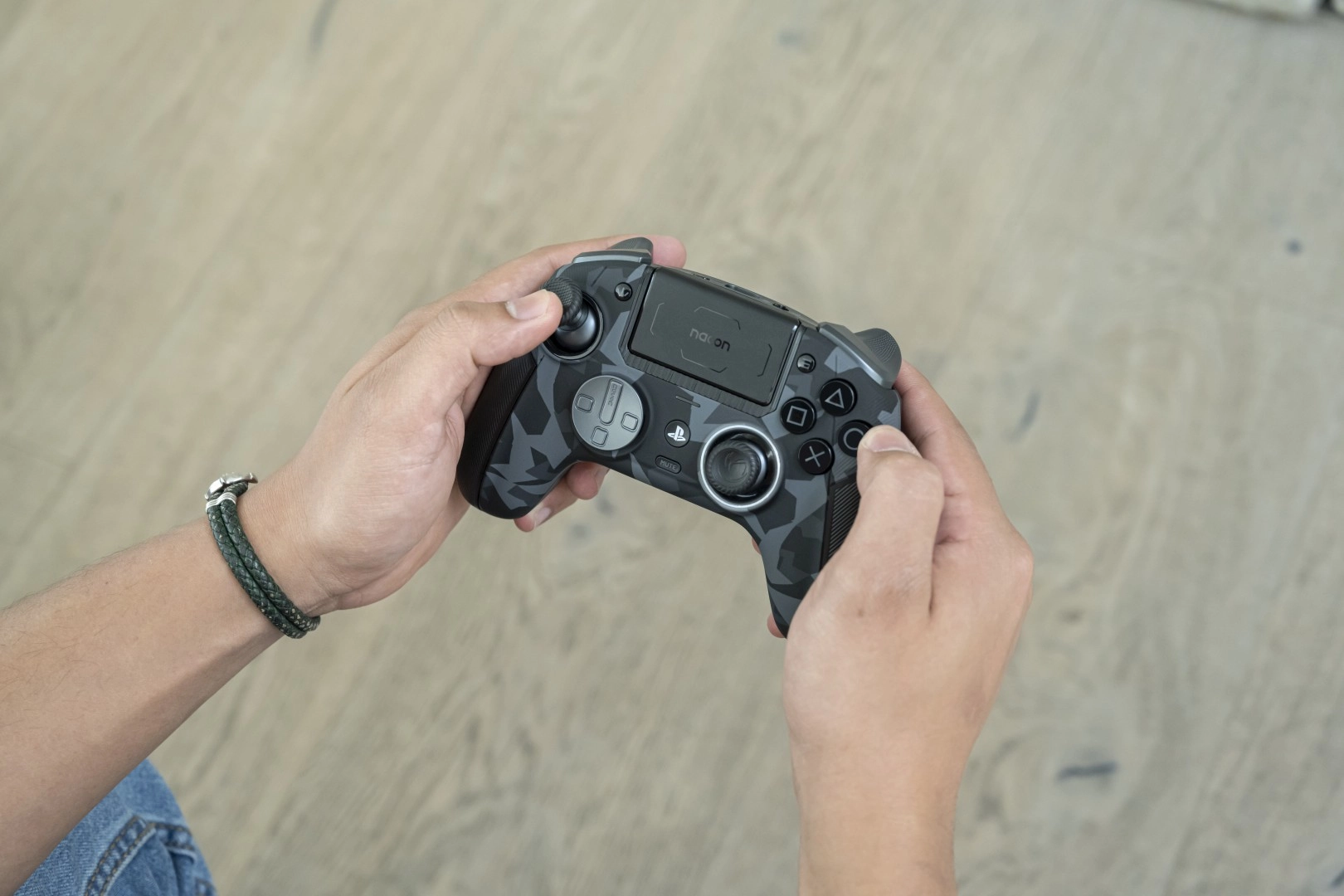 Pad Nacon Revolution 5 Pro do PS5, PS4, PC Bezprzewodowy/Przewodowy Urban Camo