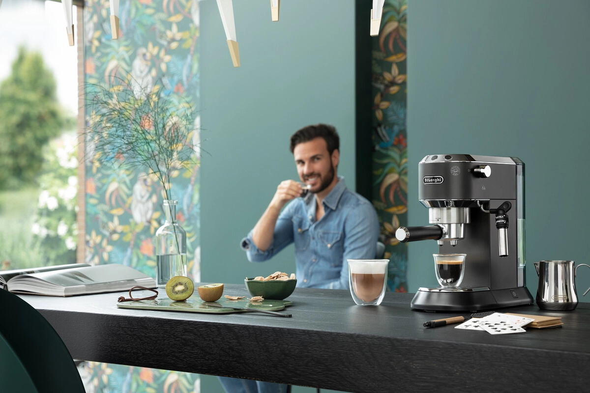 Ekspres DeLonghi Dedica EC685.BK