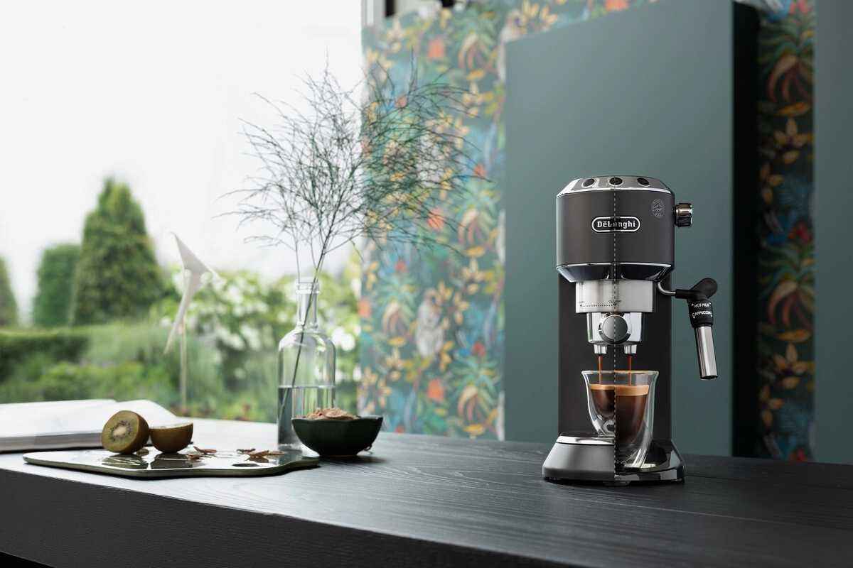 Ekspres DeLonghi Dedica EC685.BK