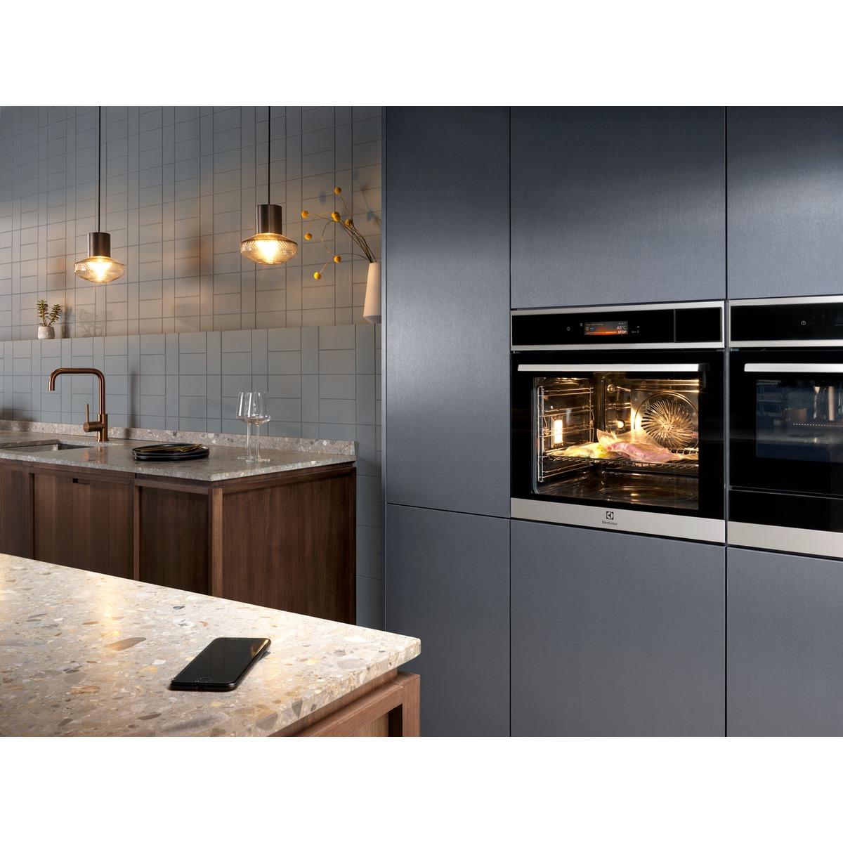 Piekarnik elektryczny parowy Electrolux EOB8S31X SteamBoost - termoobieg - prowadnice teleskopowe