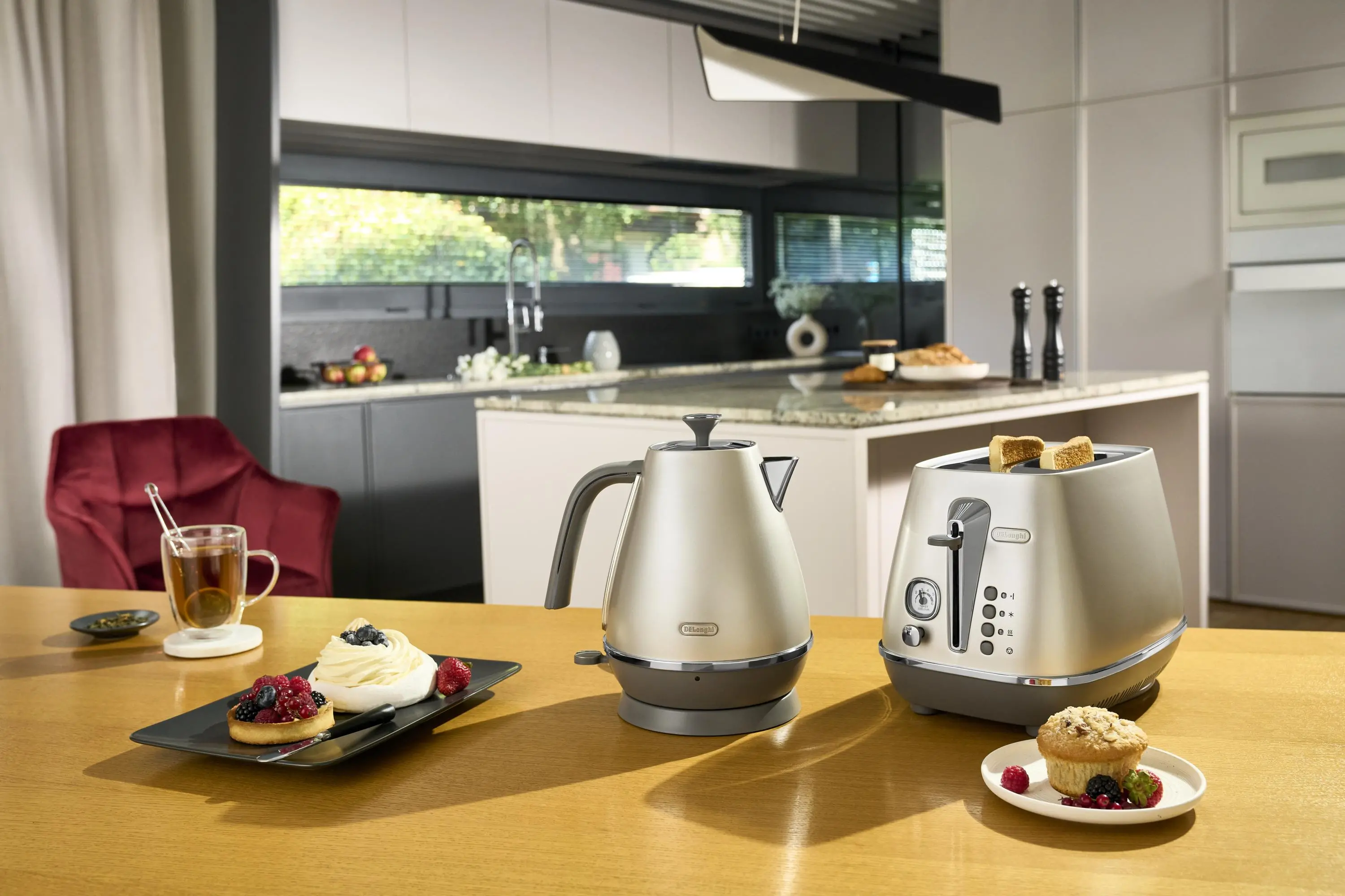 Czajnik DeLonghi Distinta KBI2001.S 1,7l 2000W