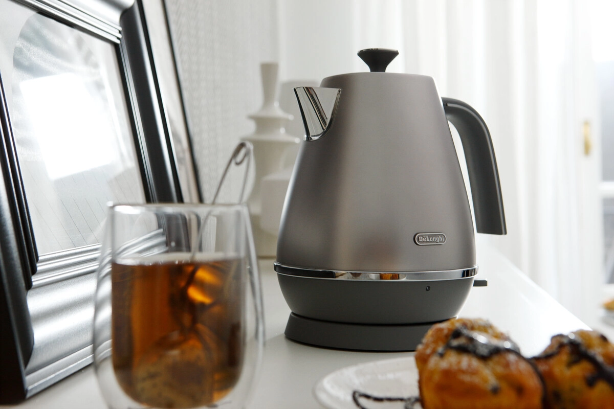 Czajnik DeLonghi Distinta KBI2001.S 1,7l 2000W