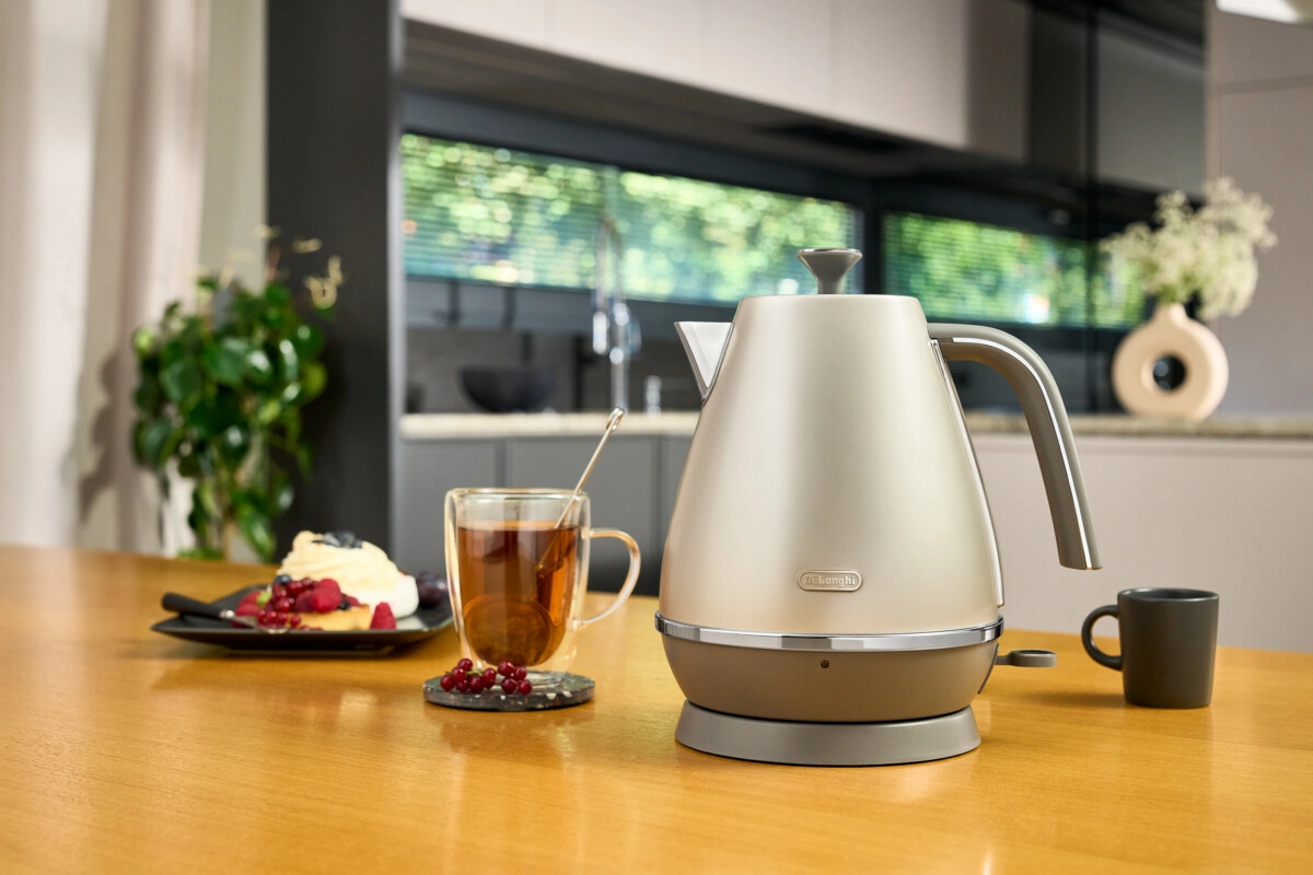 Czajnik DeLonghi Distinta KBI2001.S 1,7l 2000W