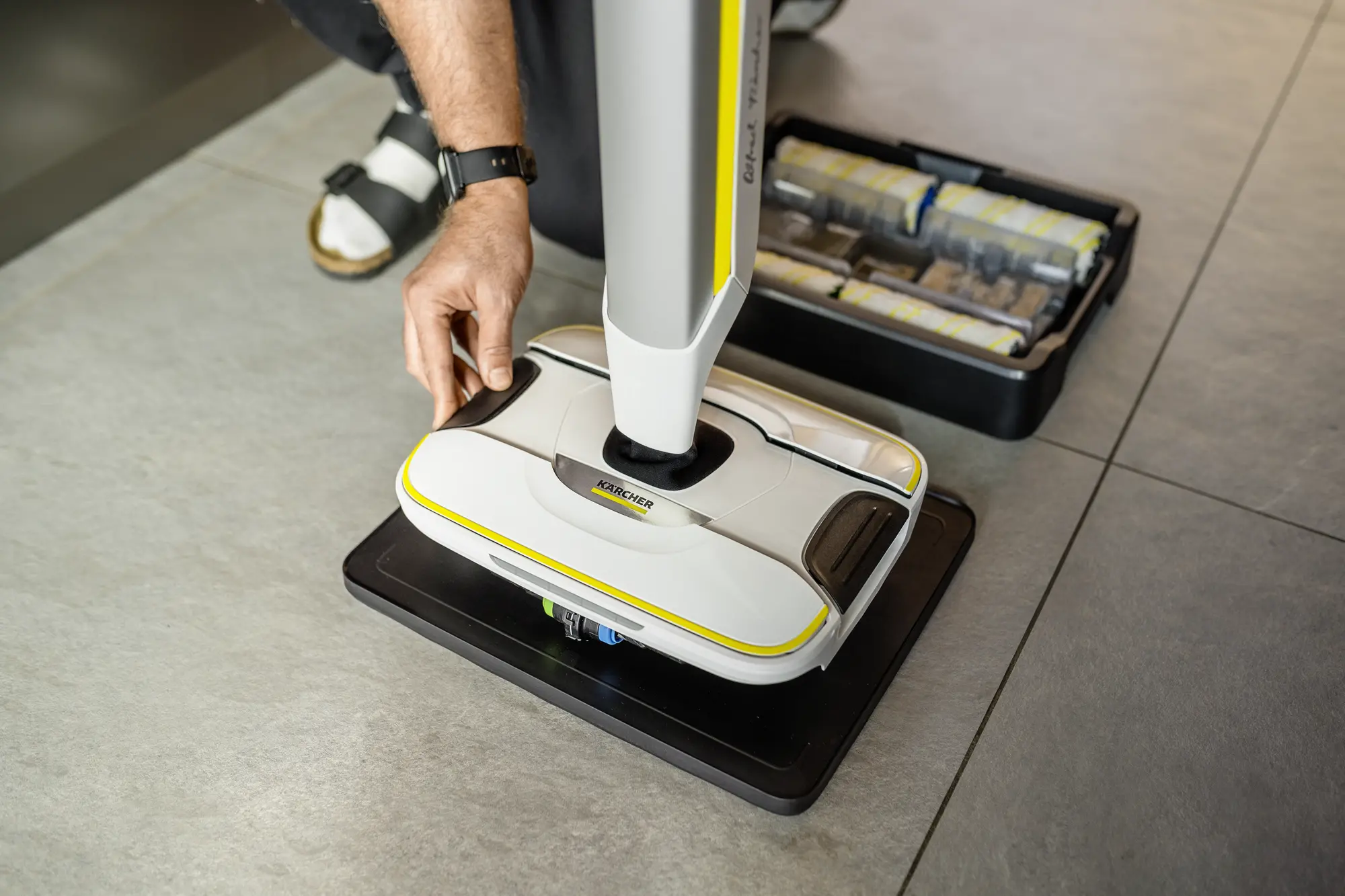 Mop elektryczny Karcher FC 8 Smart Signature Line 1.055-711.0 60min 230m2