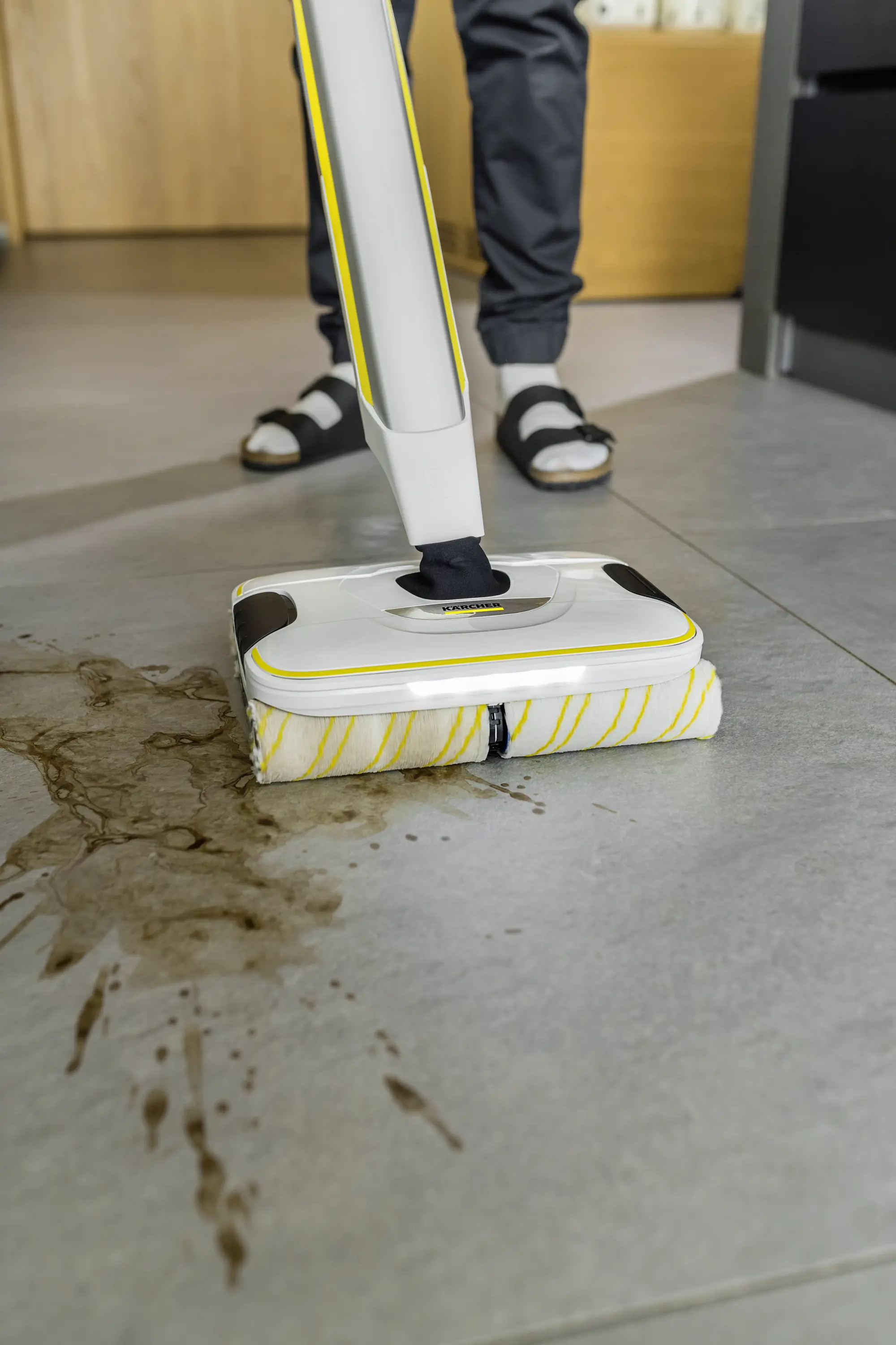 Mop elektryczny Karcher FC 8 Smart Signature Line 1.055-711.0 60min 230m2