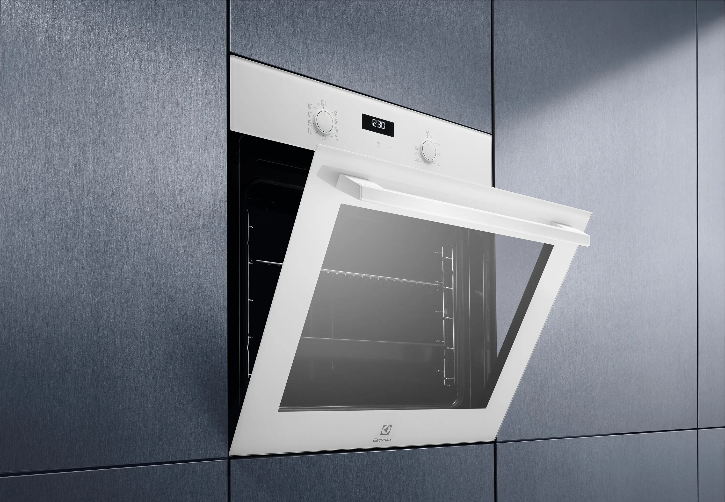 Piekarnik elektryczny Electrolux 600 SurroundCook EOF5F50BV Termoobieg Biały