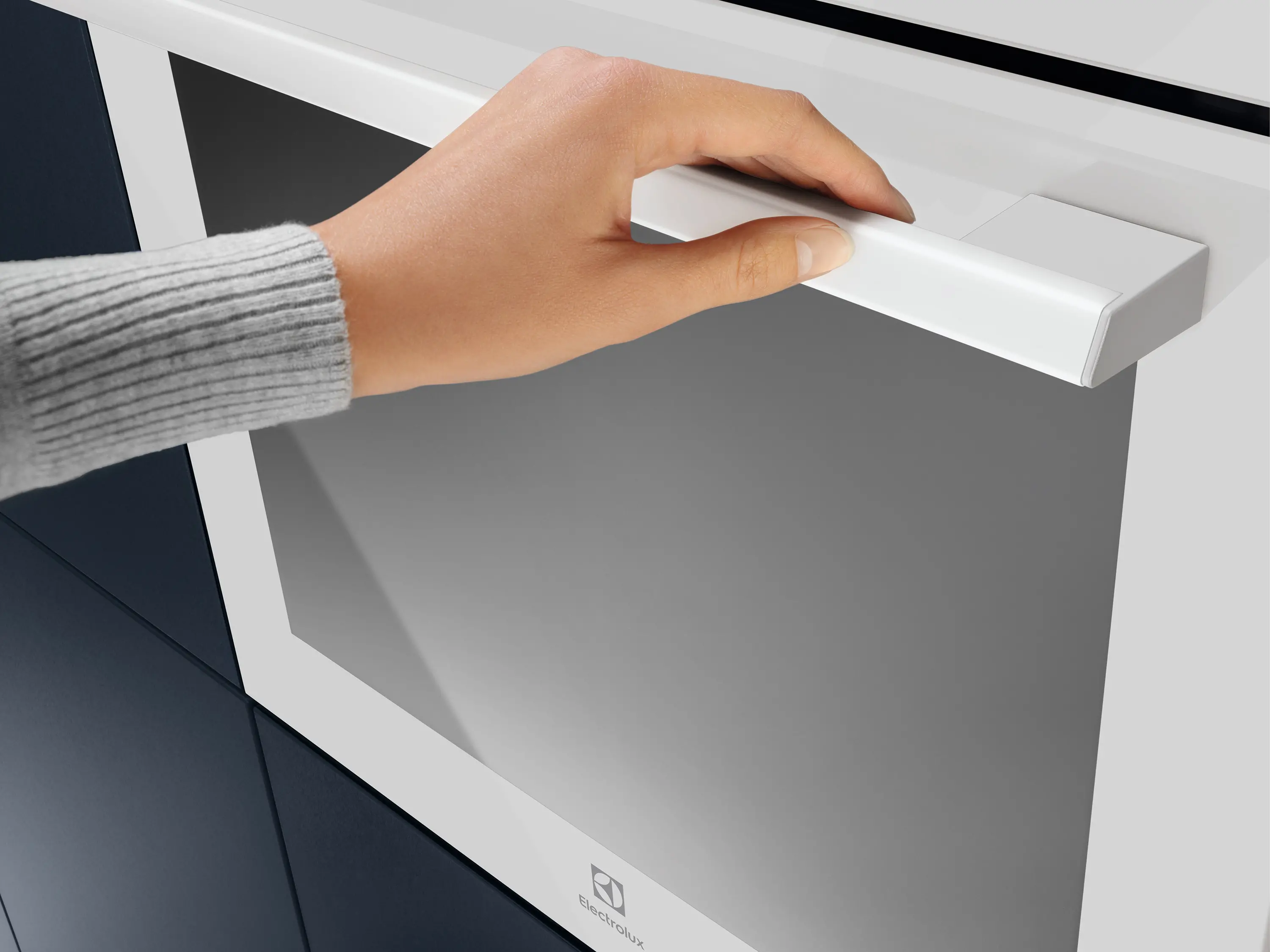 Piekarnik elektryczny Electrolux 600 SurroundCook EOF5F50BV Termoobieg Biały