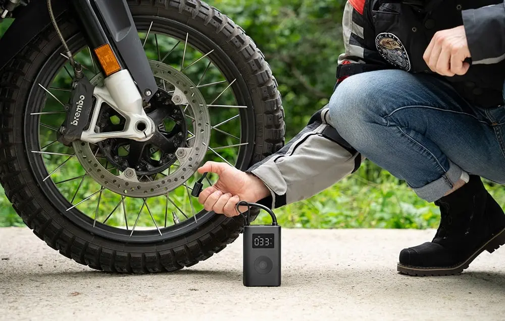 Kompresor samochodowy Hoto QWCQA001 Pompka elektryczna 10.3 bar, 150 PSI, 2000mAh