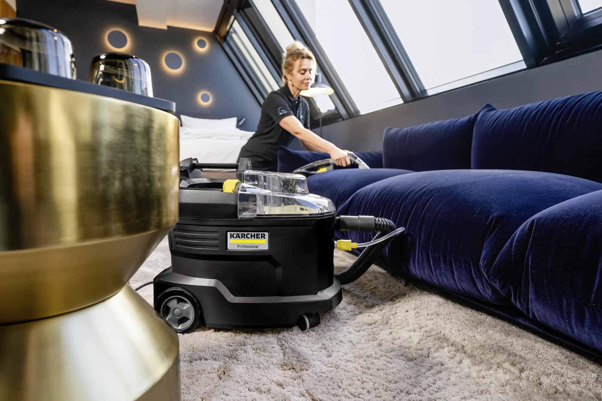 Odkurzacz Karcher Puzzi 8/1 Anniversary Edition 1.100-248.0 1200W Ssawka do prania tapicerki Dysza ręczna z funkcją spryskiwania