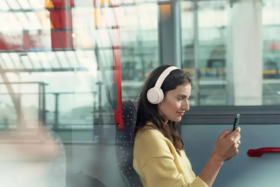 Słuchawki bezprzewodowe Philips BASS+ TAH4205WT/00 Nauszne Bluetooth 5.0 Biały