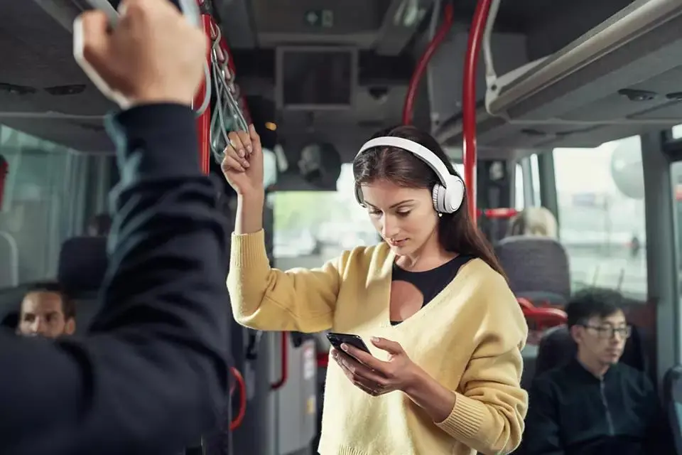 Słuchawki bezprzewodowe Philips BASS+ TAH4205WT/00 Nauszne Bluetooth 5.0 Biały
