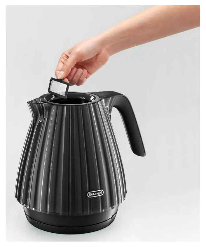 Czajnik DeLonghi KBD2001.BK 1,7l 2000W