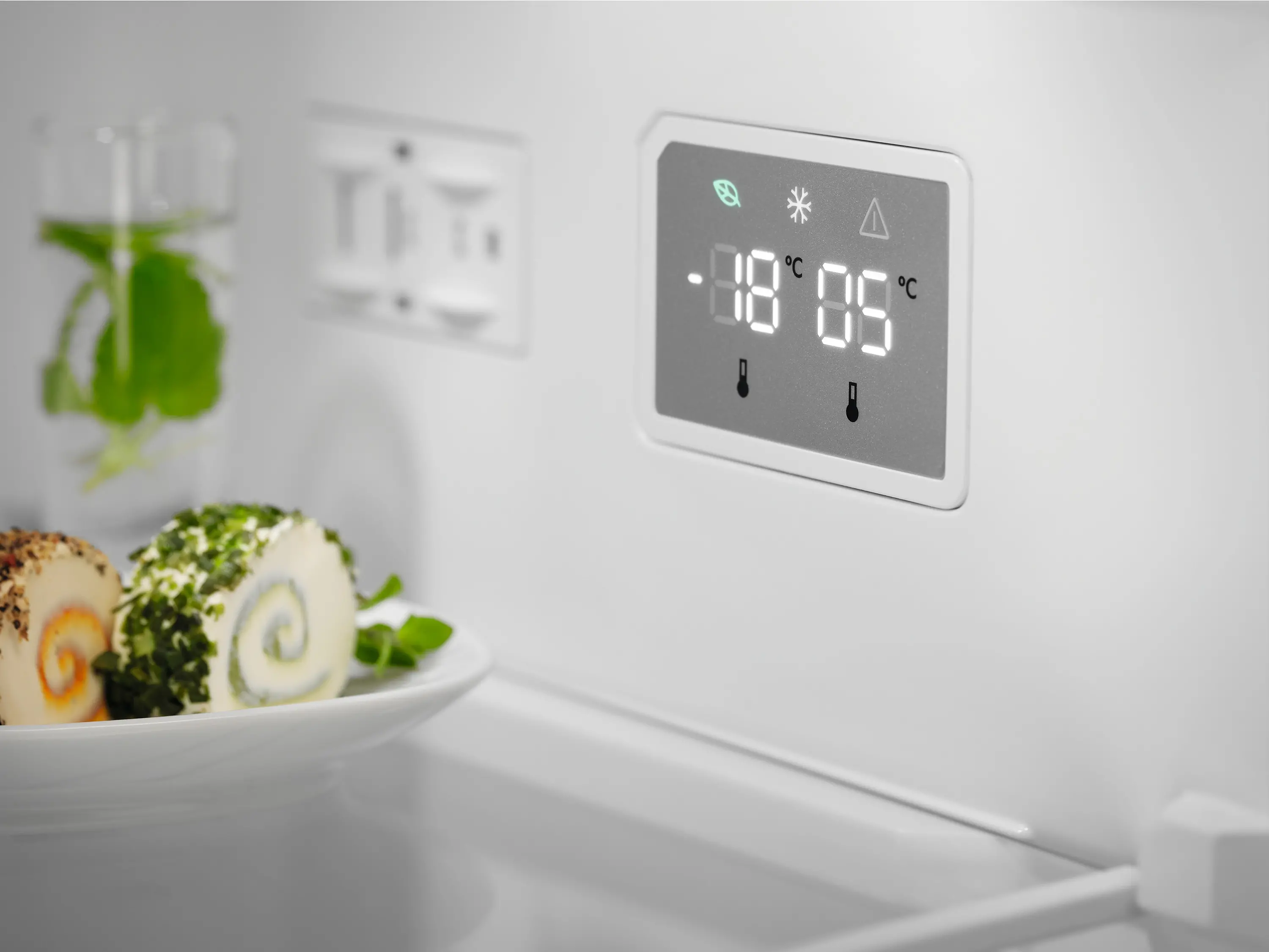 Lodówka Electrolux 600 LNT5ME32W1 Pełny No Frost 186cm Szuflada z kontrolą wilgotności Biały