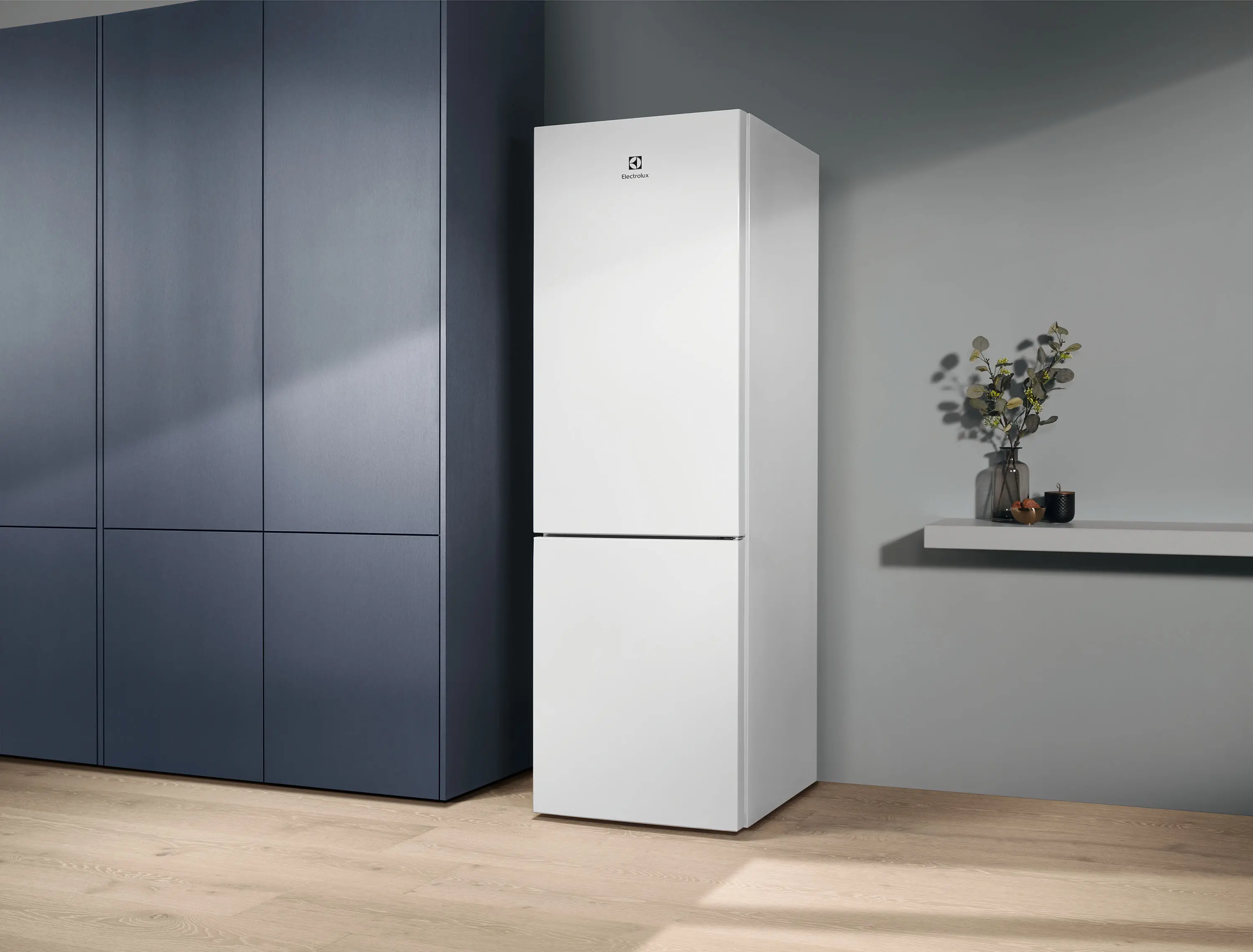 Lodówka Electrolux 600 LNT5ME32W1 Pełny No Frost 186cm Szuflada z kontrolą wilgotności Biały
