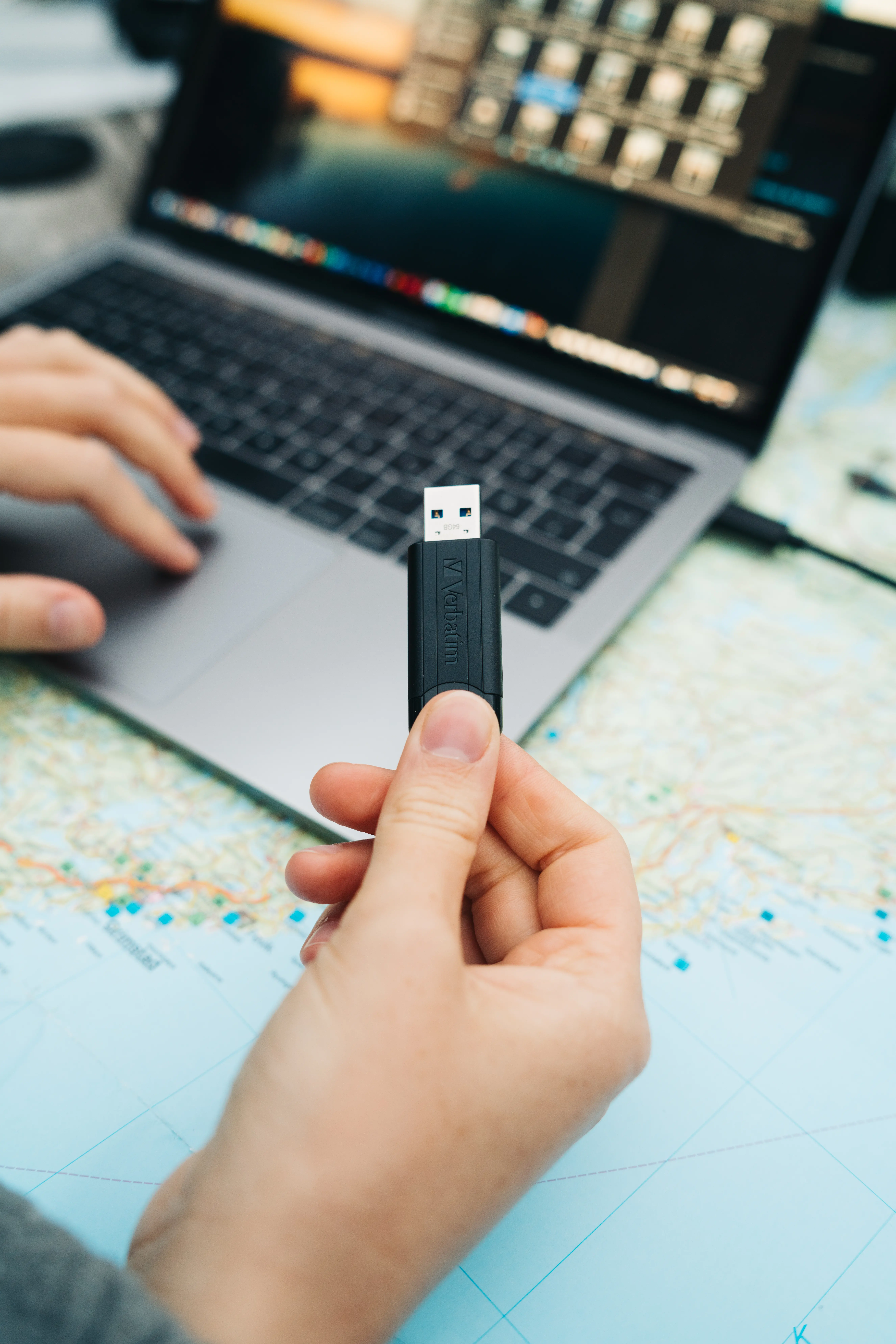 PenDrive Verbatim PinStripe 256GB USB 3.2 Gen 1 Czarny