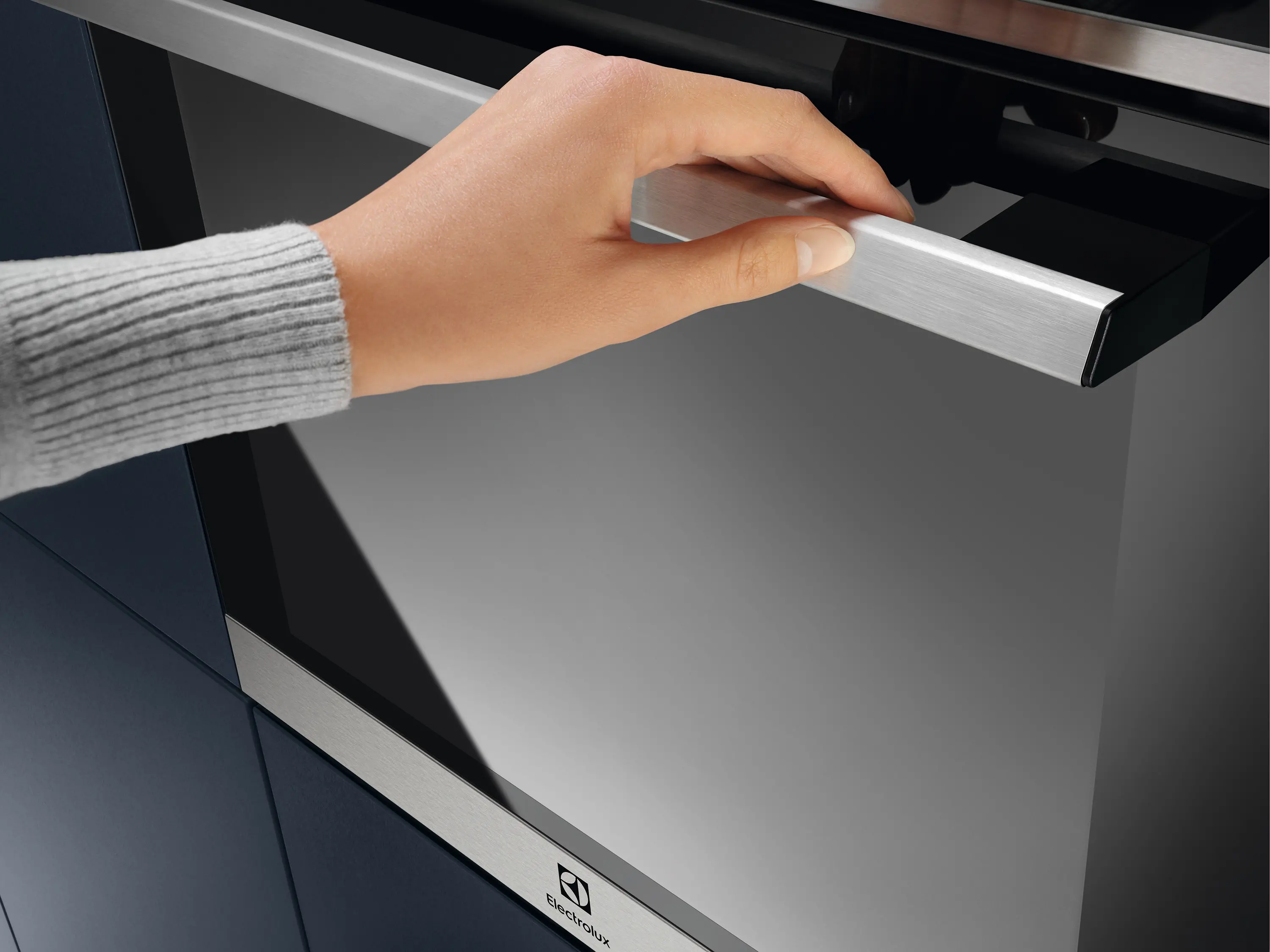 Piekarnik elektryczny Electrolux 700 SenseCook EOE5F71X Termoobieg Termosonda Czarno-stalowy