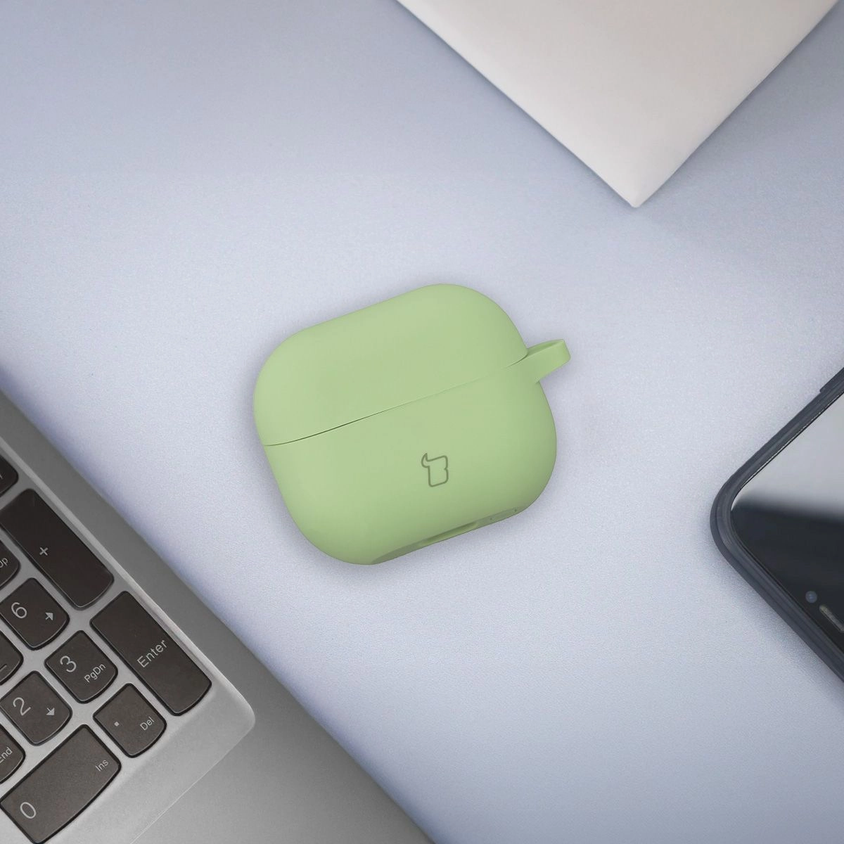 Etui na słuchawki Bizon Silikonowe z karabińczykiem do Samsung Galaxy Buds 3/3 Pro Jasnozielony