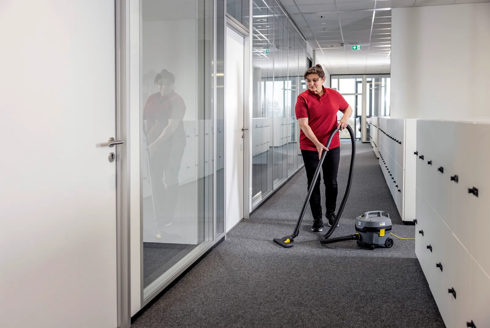 фото Профессиональный пылесос Karcher T 7/1 Classic (1.527-224.0) 2