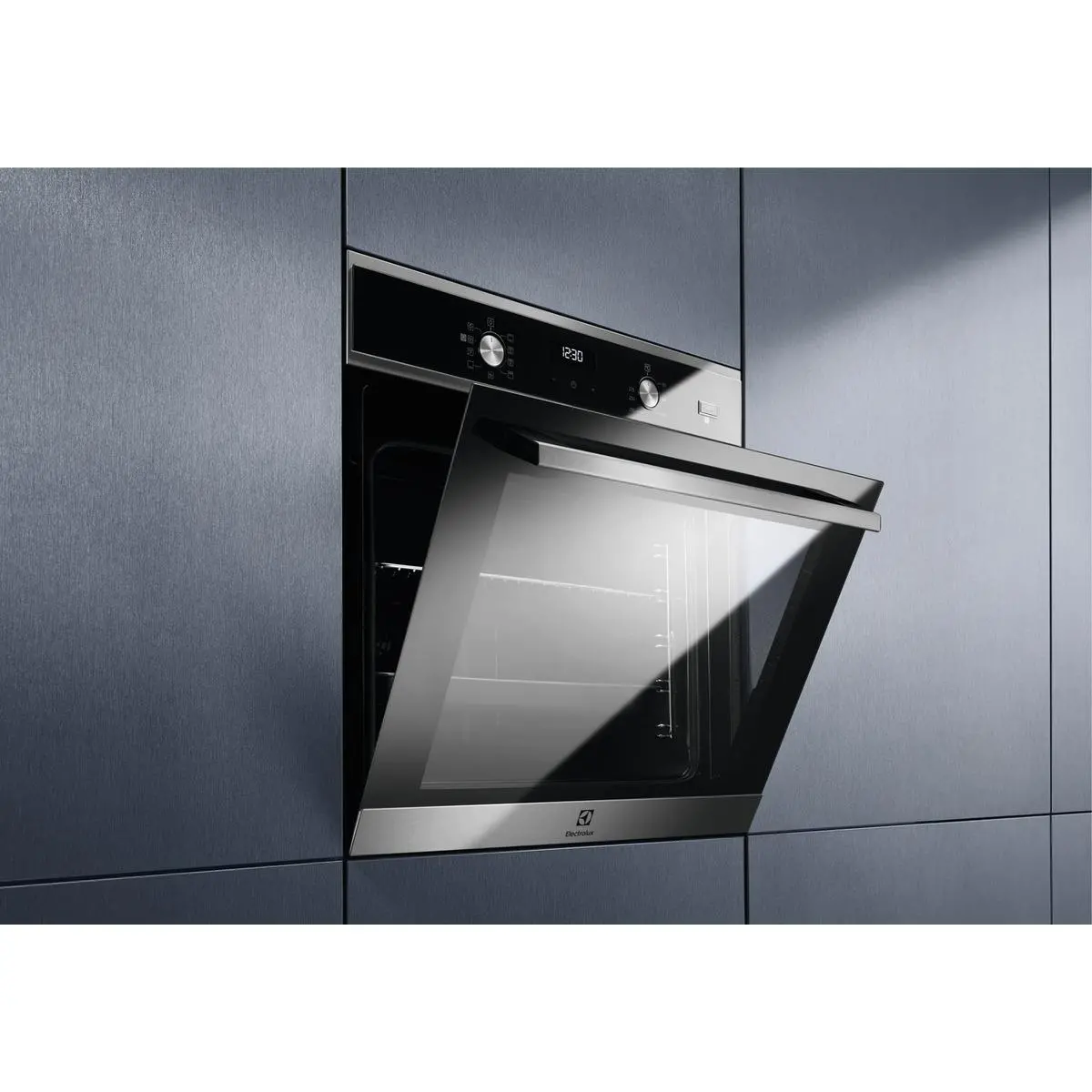 Piekarnik elektryczny parowy Electrolux 600 SteamBake EOD3C50TX Termoobieg Czarno-stalowy