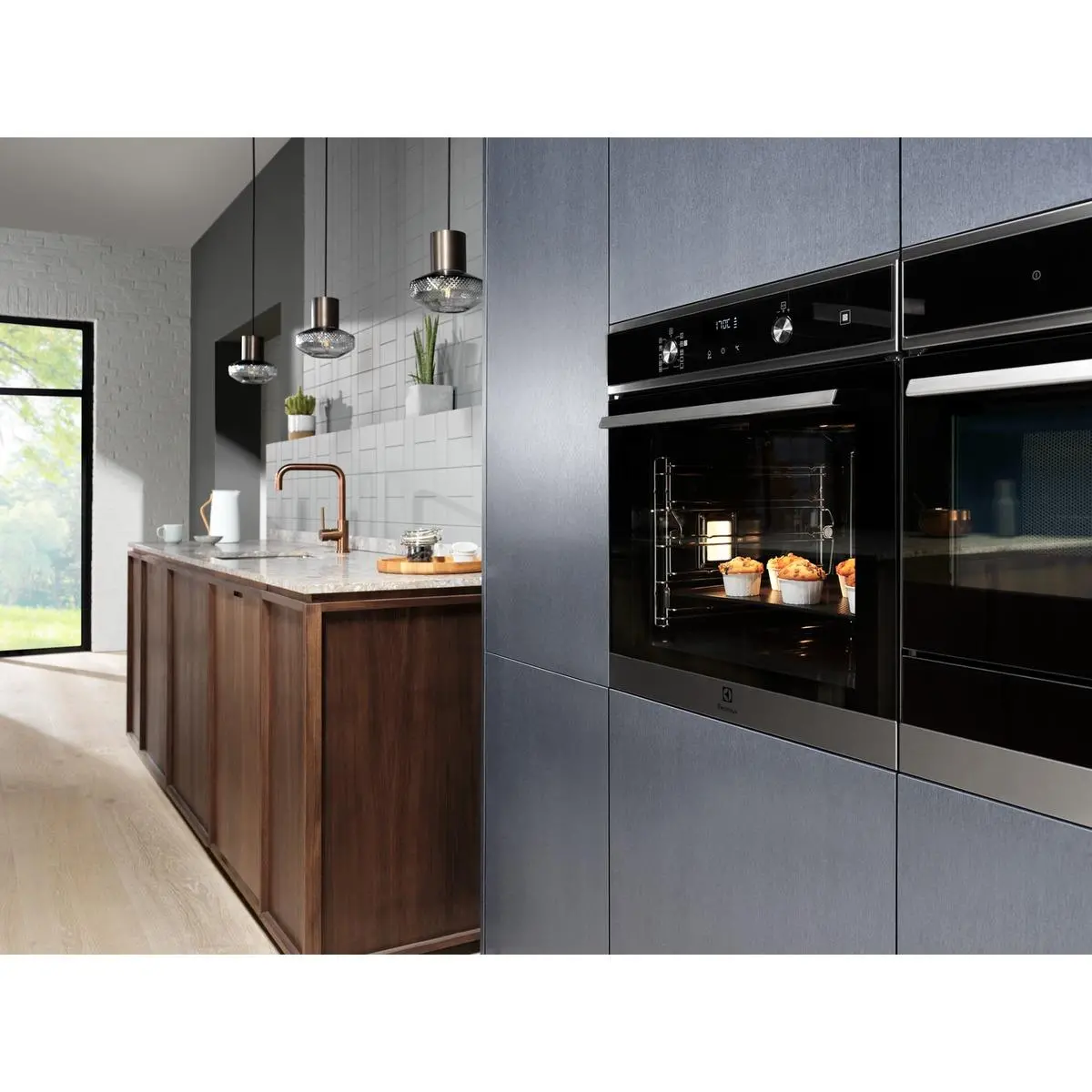 Piekarnik elektryczny parowy Electrolux 600 SteamBake EOD3C50TX Termoobieg Czarno-stalowy