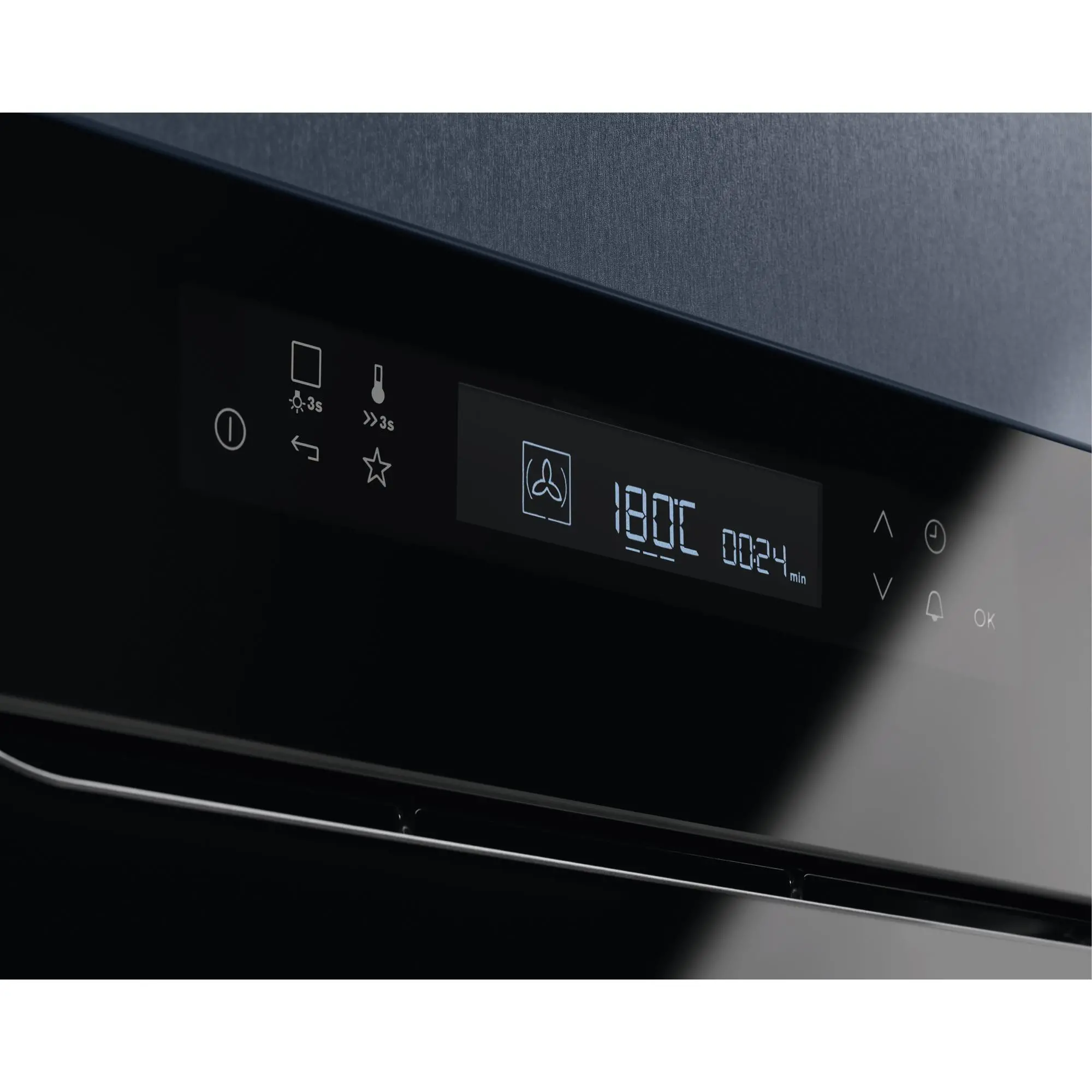 Piekarnik elektryczny parowy Electrolux 800 SteamBoost EOB7S31Z Termoobieg Termosonda Czarny