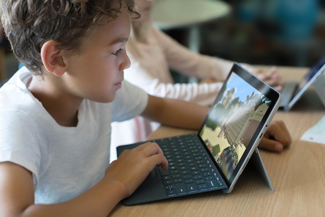 Microsoft Surface Go 10" Intel® Pentium™ Gold 4415Y 8GB RAM  128GB Dysk SSD  Win10 S + klawiatura