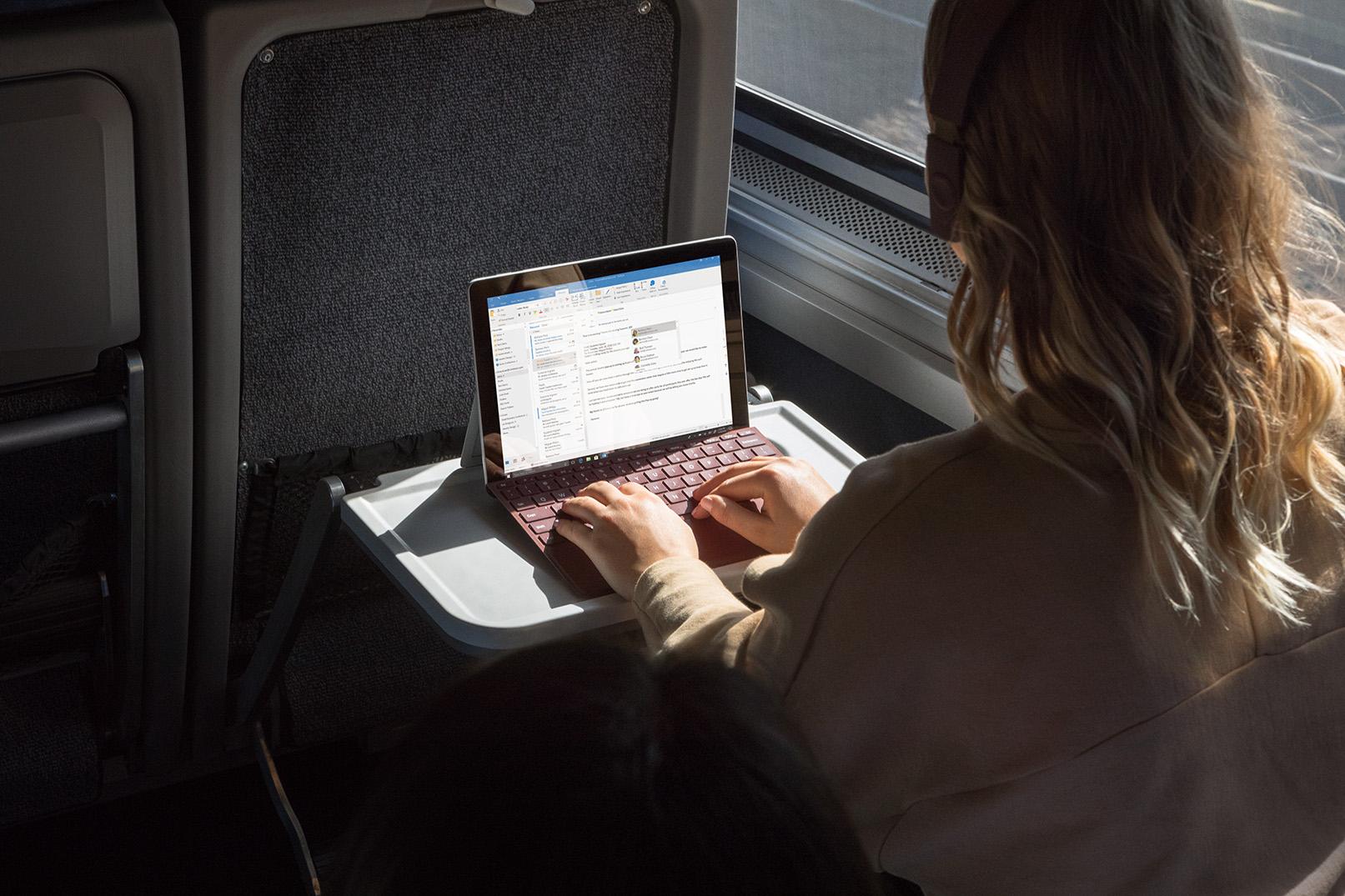 Microsoft Surface Go 10" Intel® Pentium™ Gold 4415Y 8GB RAM  128GB Dysk SSD  Win10 S + klawiatura