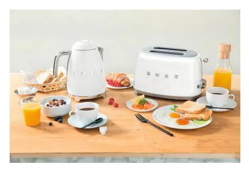 Toster Smeg TSF01WHEU Rozmrażanie 950W